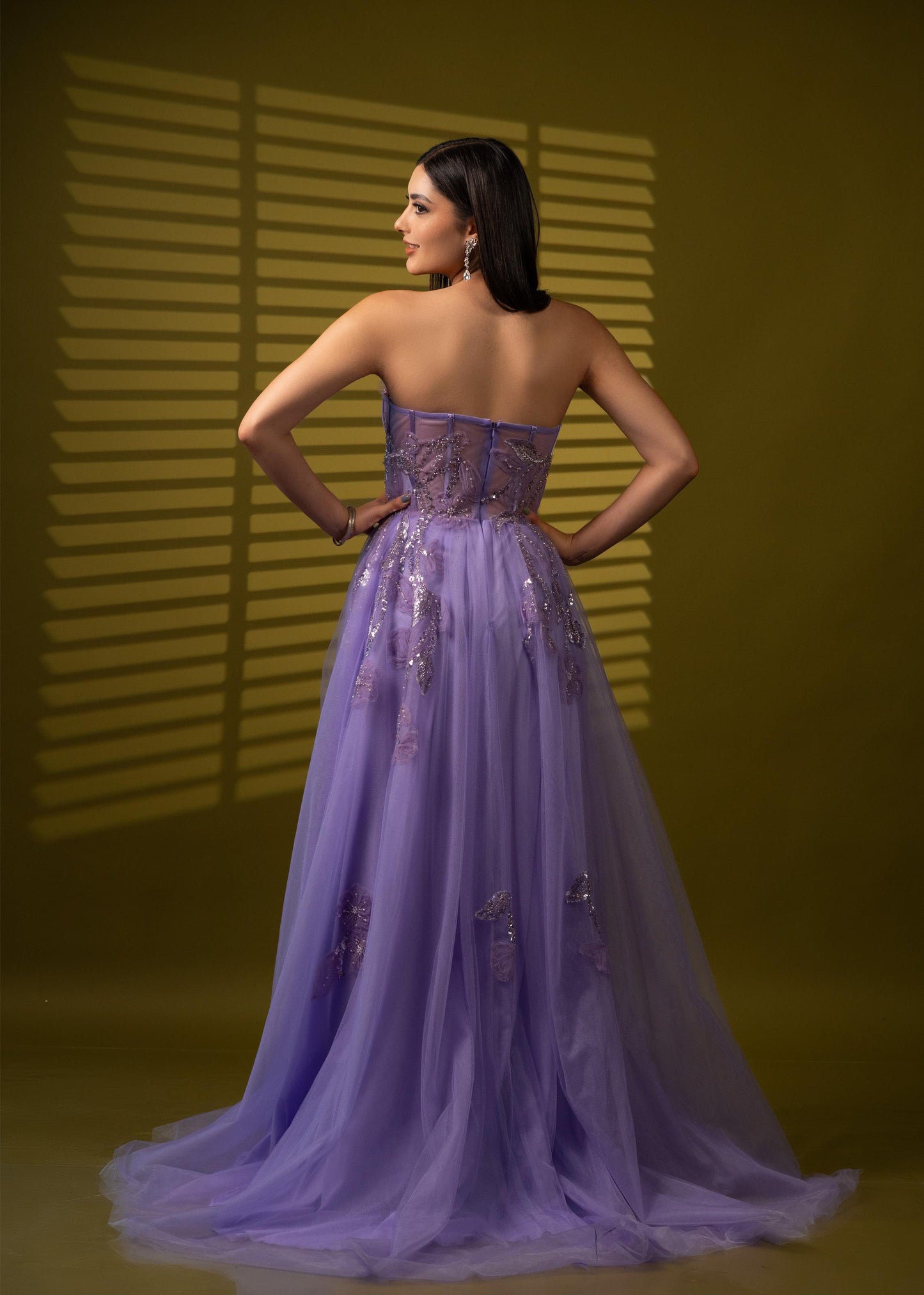Vestido Lila Straple Corte Princesa Con Detalles