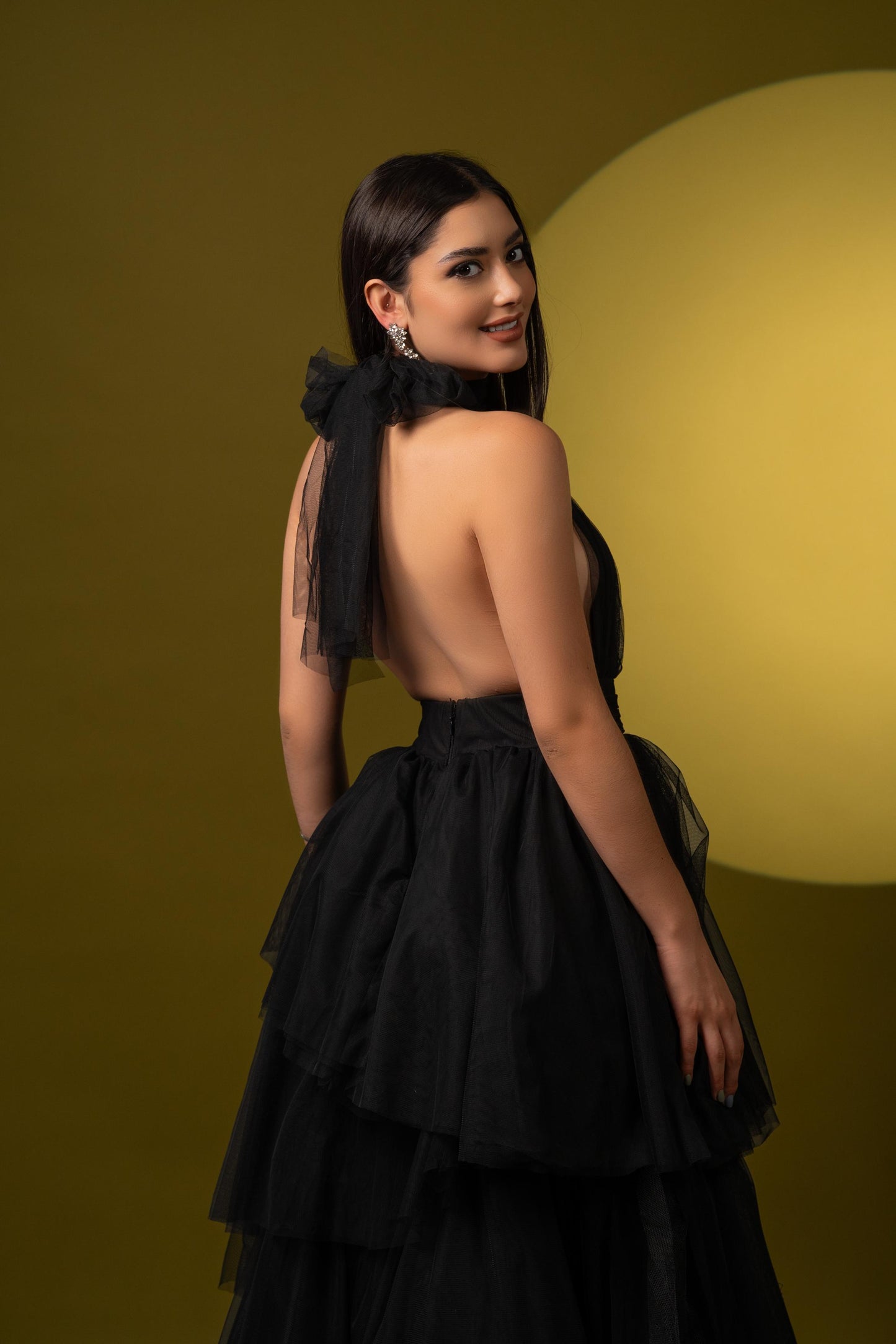 Vestido Negro Olan Cuello Halter Espalda Descubierta