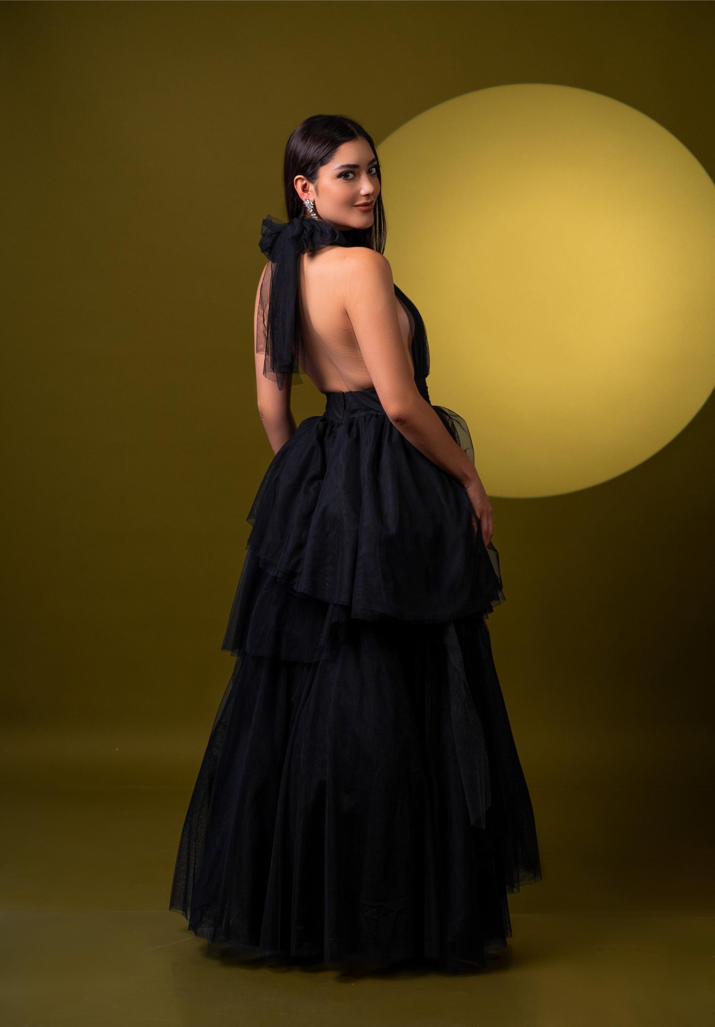 Vestido Negro Olan Cuello Halter Espalda Descubierta