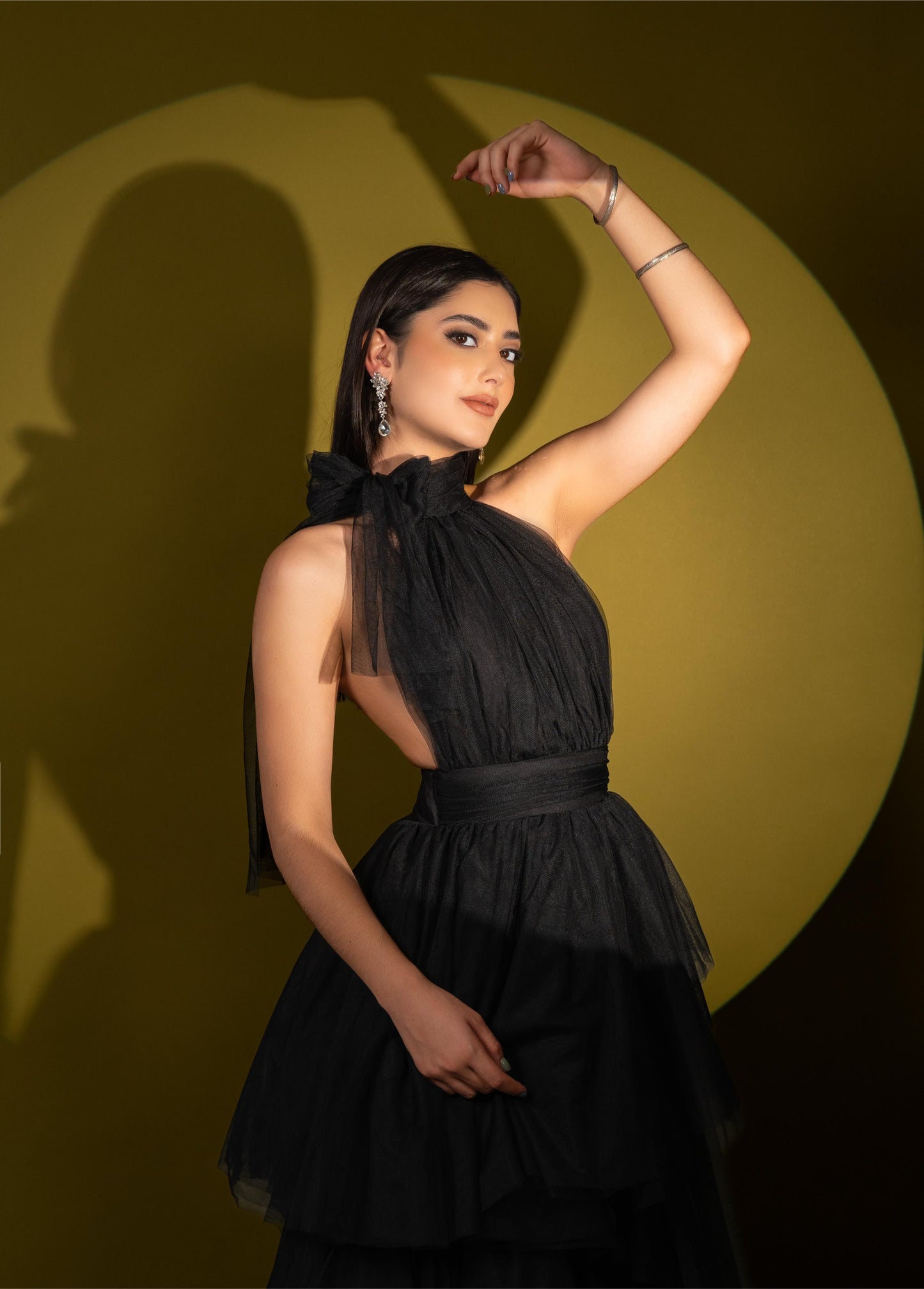 Vestido Negro Olan Cuello Halter Espalda Descubierta