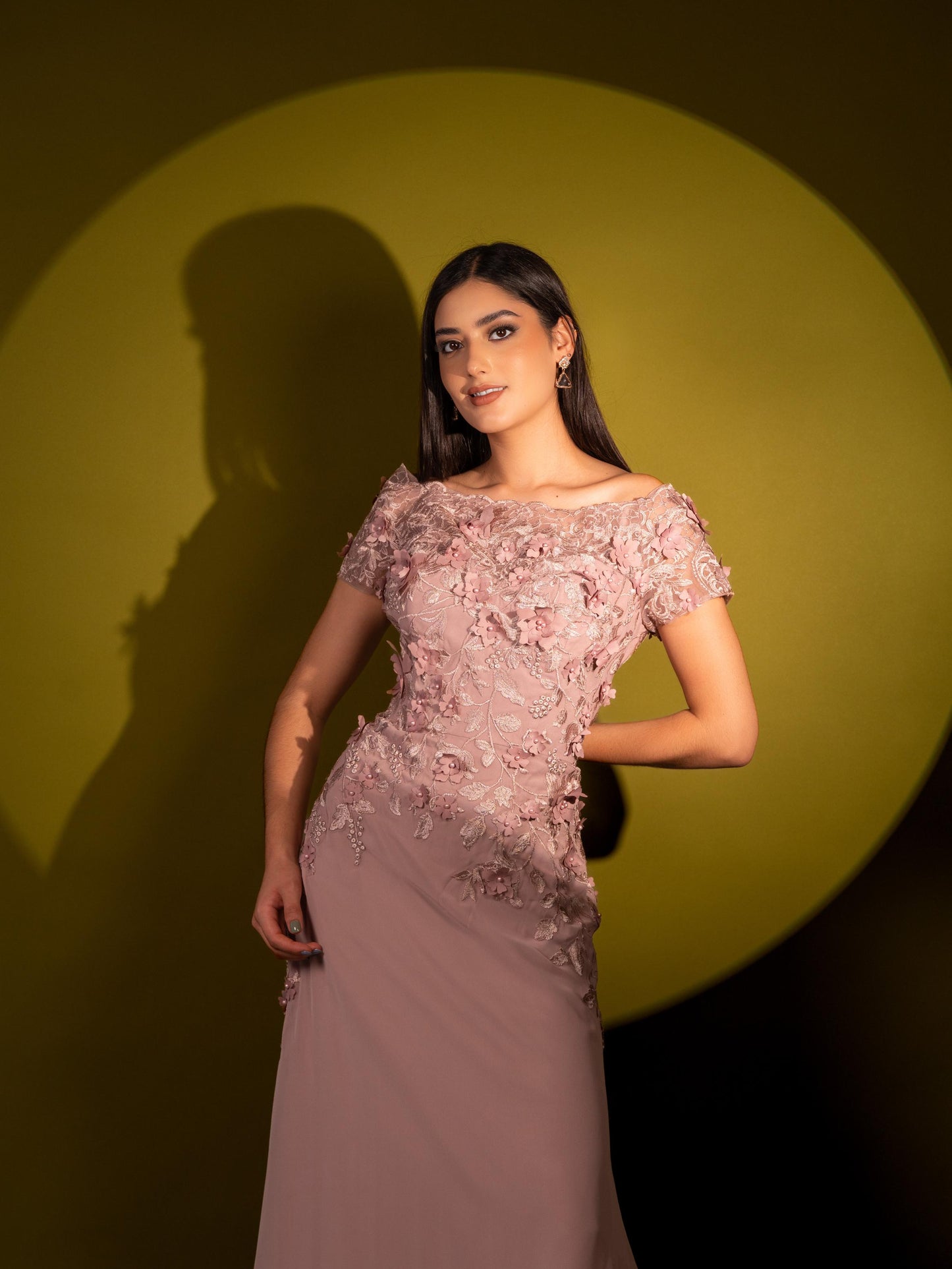 Vestido Rosa Viejo Manga Corta Con Flores Bordadas