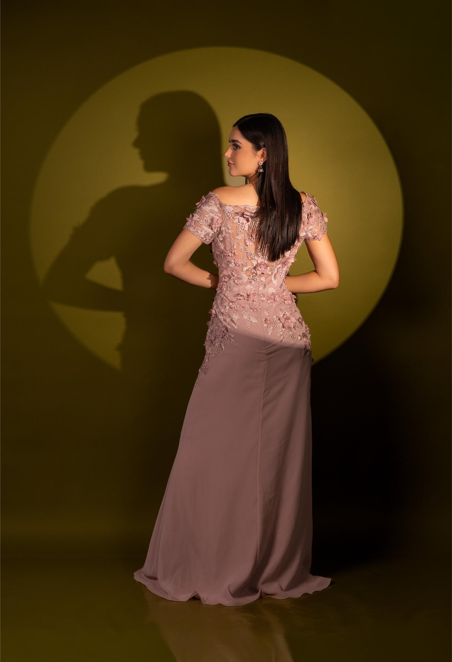 Vestido Rosa Viejo Manga Corta Con Flores Bordadas
