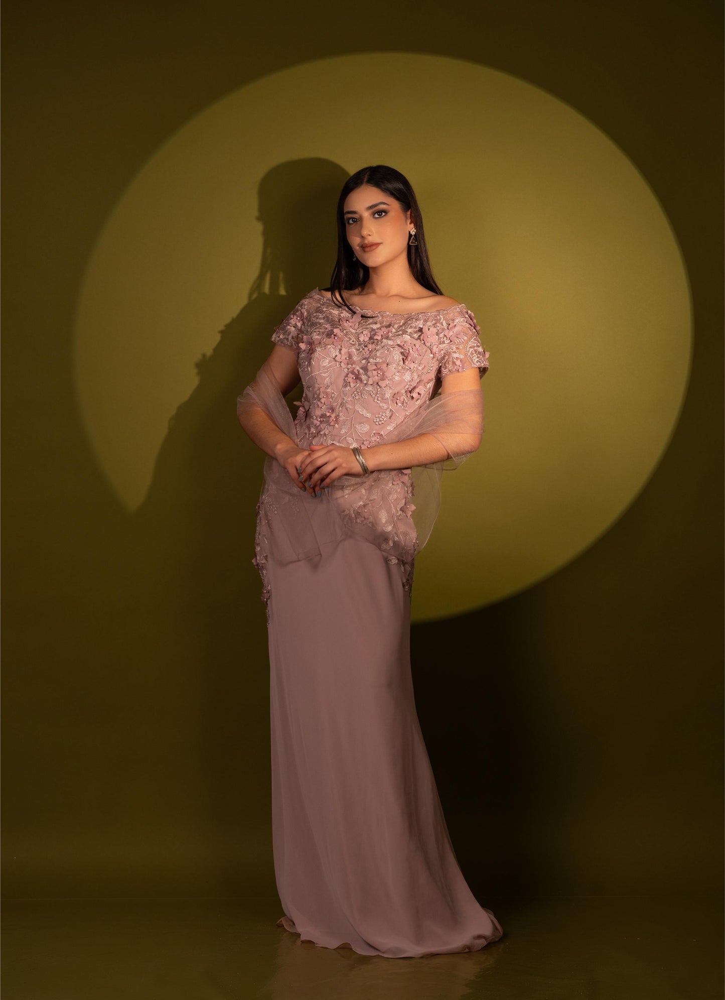 Vestido Rosa Viejo Manga Corta Con Flores Bordadas