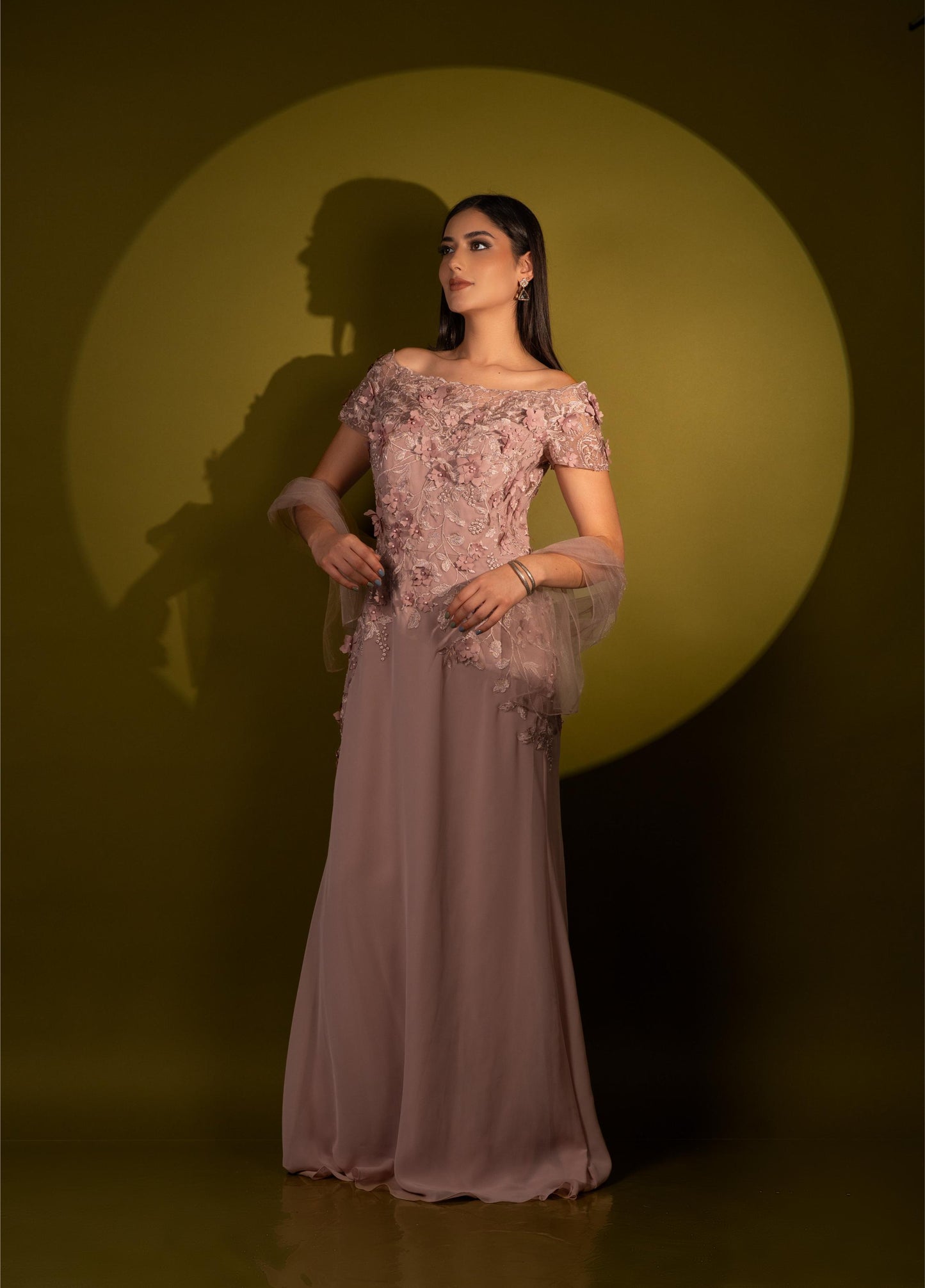 Vestido Rosa Viejo Manga Corta Con Flores Bordadas