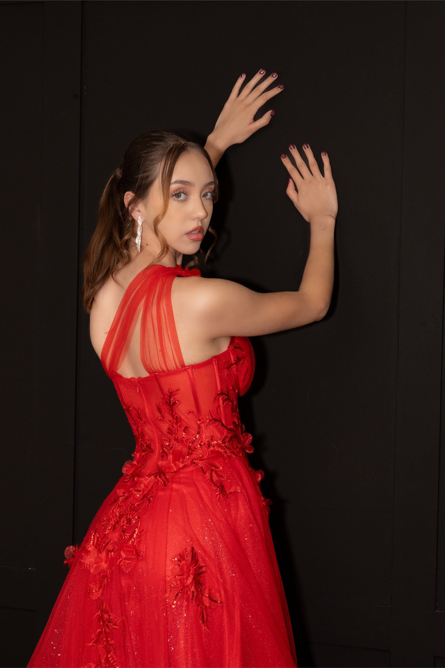 Vestido Rojo Un Tirante Corset De Ziper Con Flores