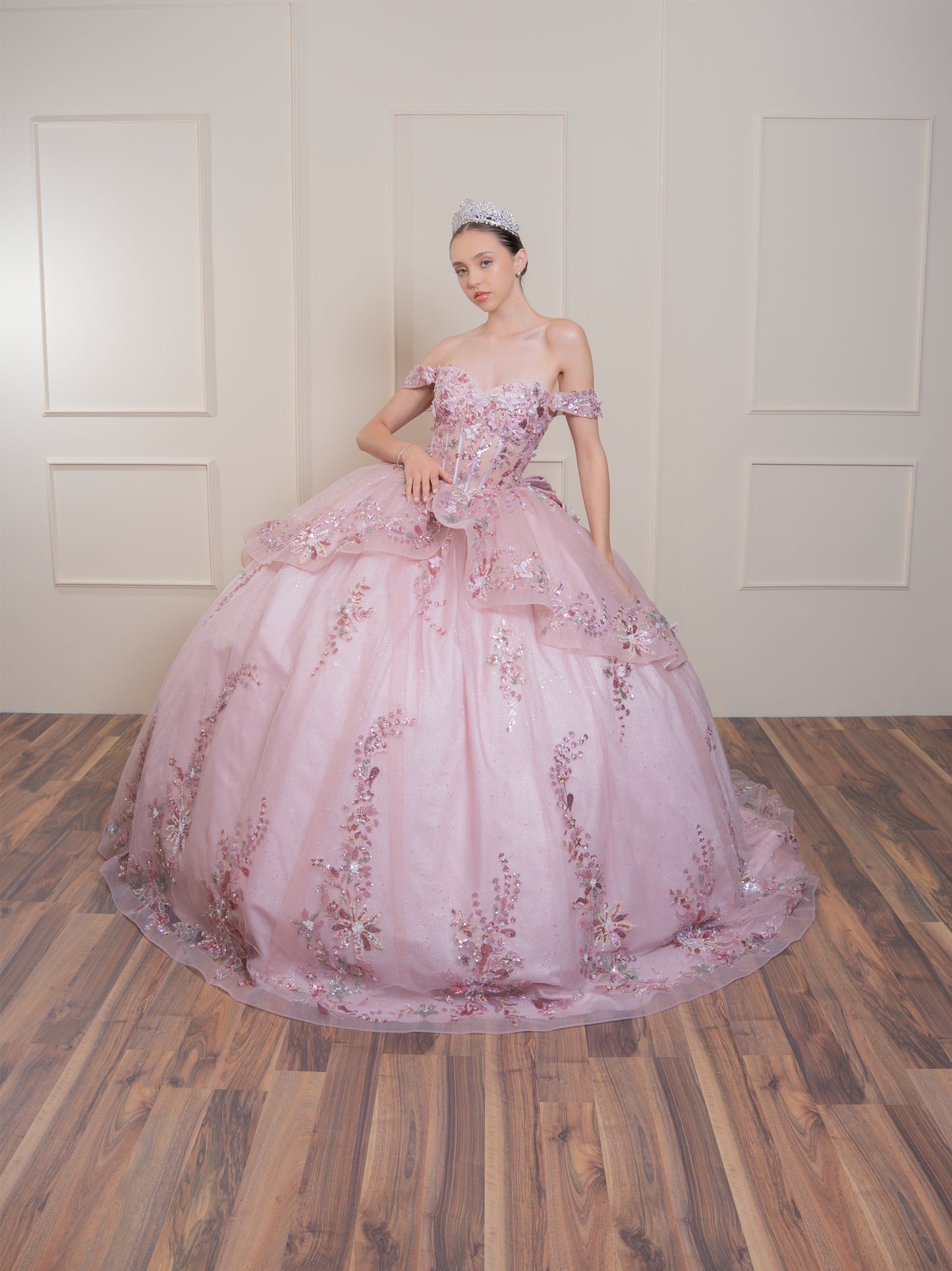 Vestido de XV Años Rosa Mauve Flores Y Pedrería en Pecho Mangas Campesinas