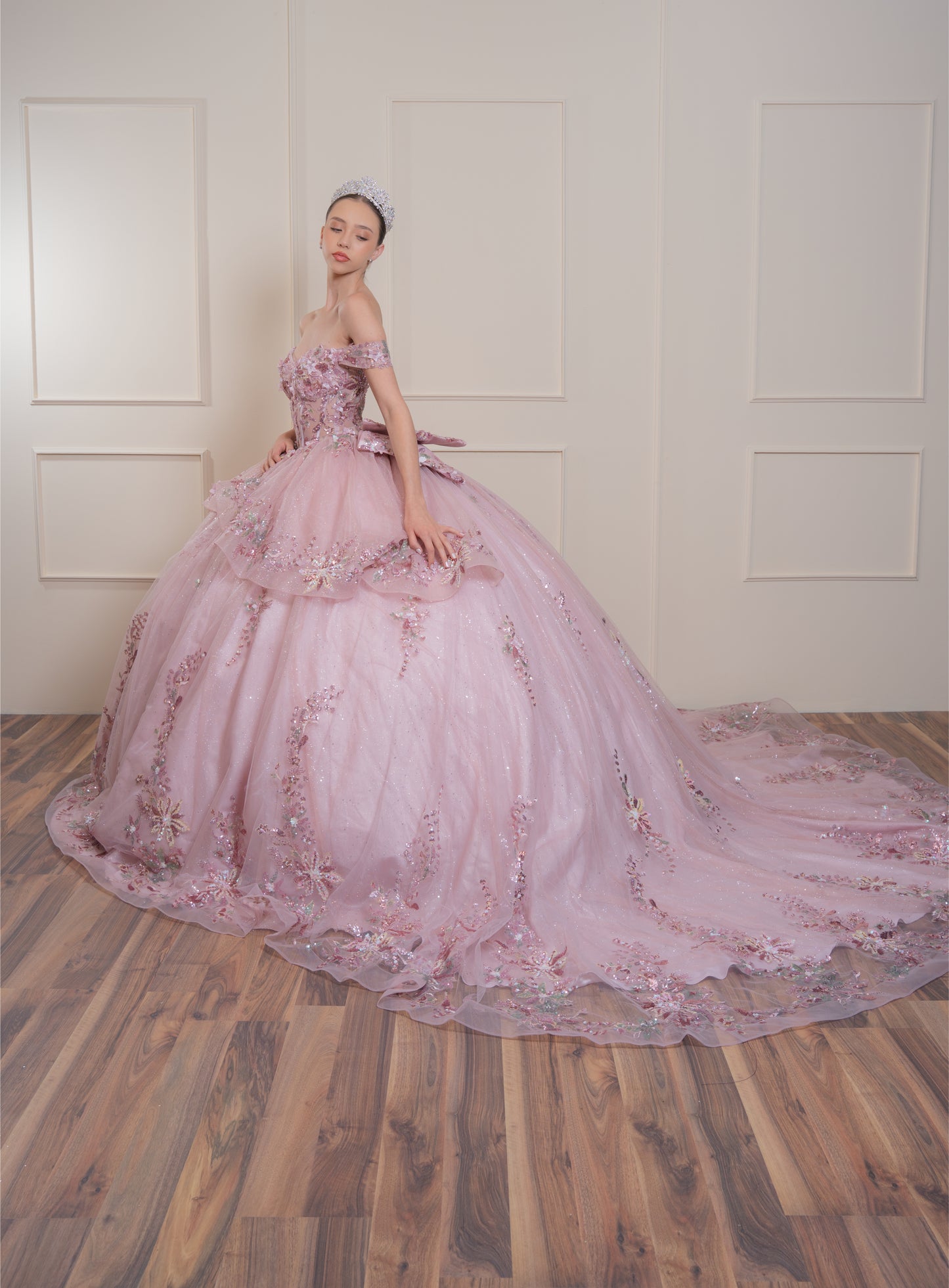 Vestido de XV Años Rosa Mauve Flores Y Pedrería en Pecho Mangas Campesinas