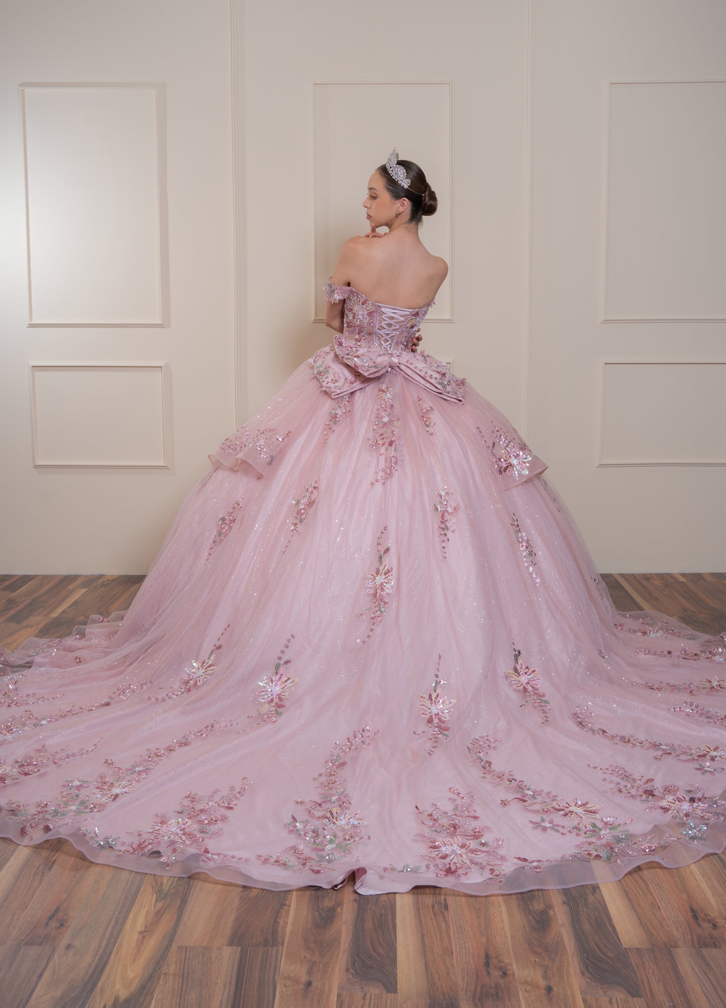 Vestido de XV Años Rosa Mauve Flores Y Pedrería en Pecho Mangas Campesinas