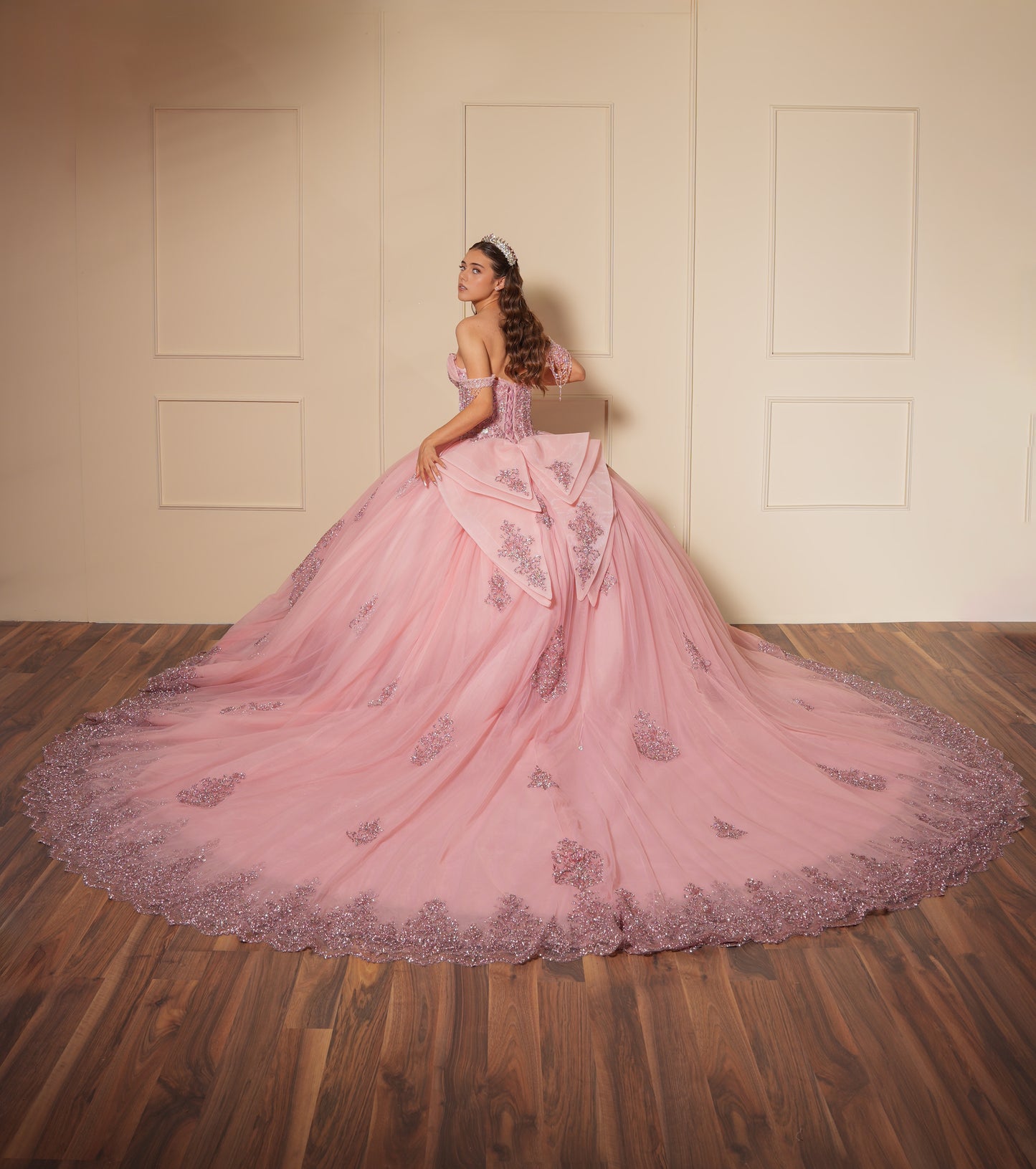 Vestido de XV Años Rosa Blush Con Glitter Plata y Moño Matte