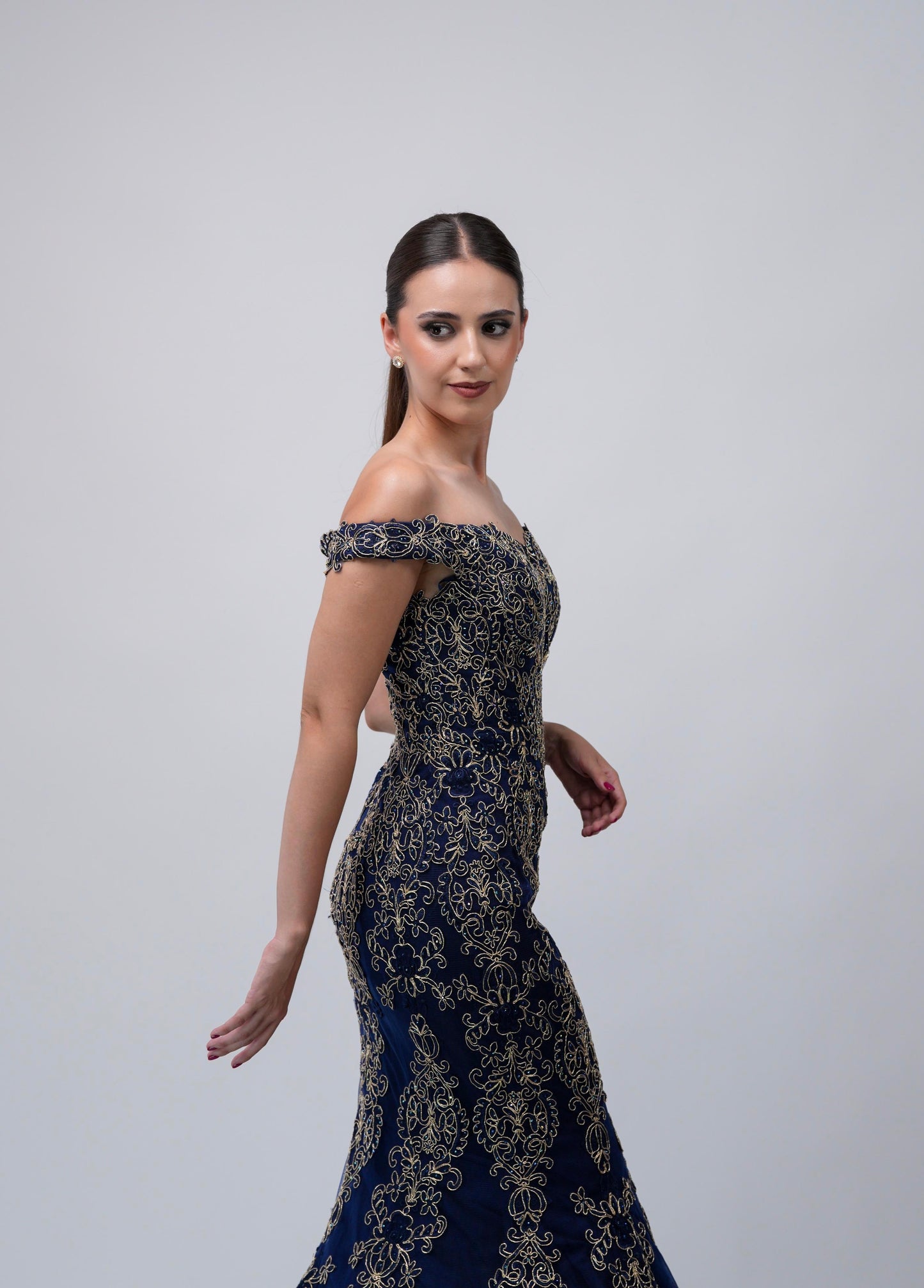 Vestido Azul Marino Corte Sirena Detalles Dorados