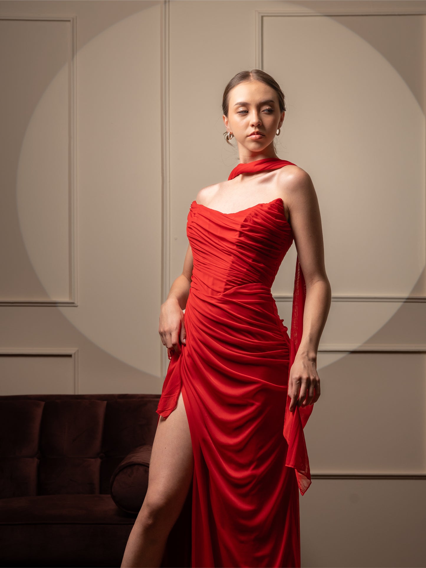 Vestido Rojo Straple Corrugado Transparencia En Abdomen Con Estola