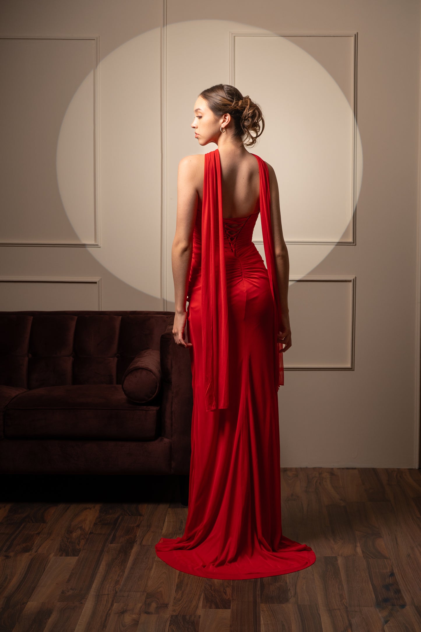 Vestido Rojo Straple Corrugado Transparencia En Abdomen Con Estola