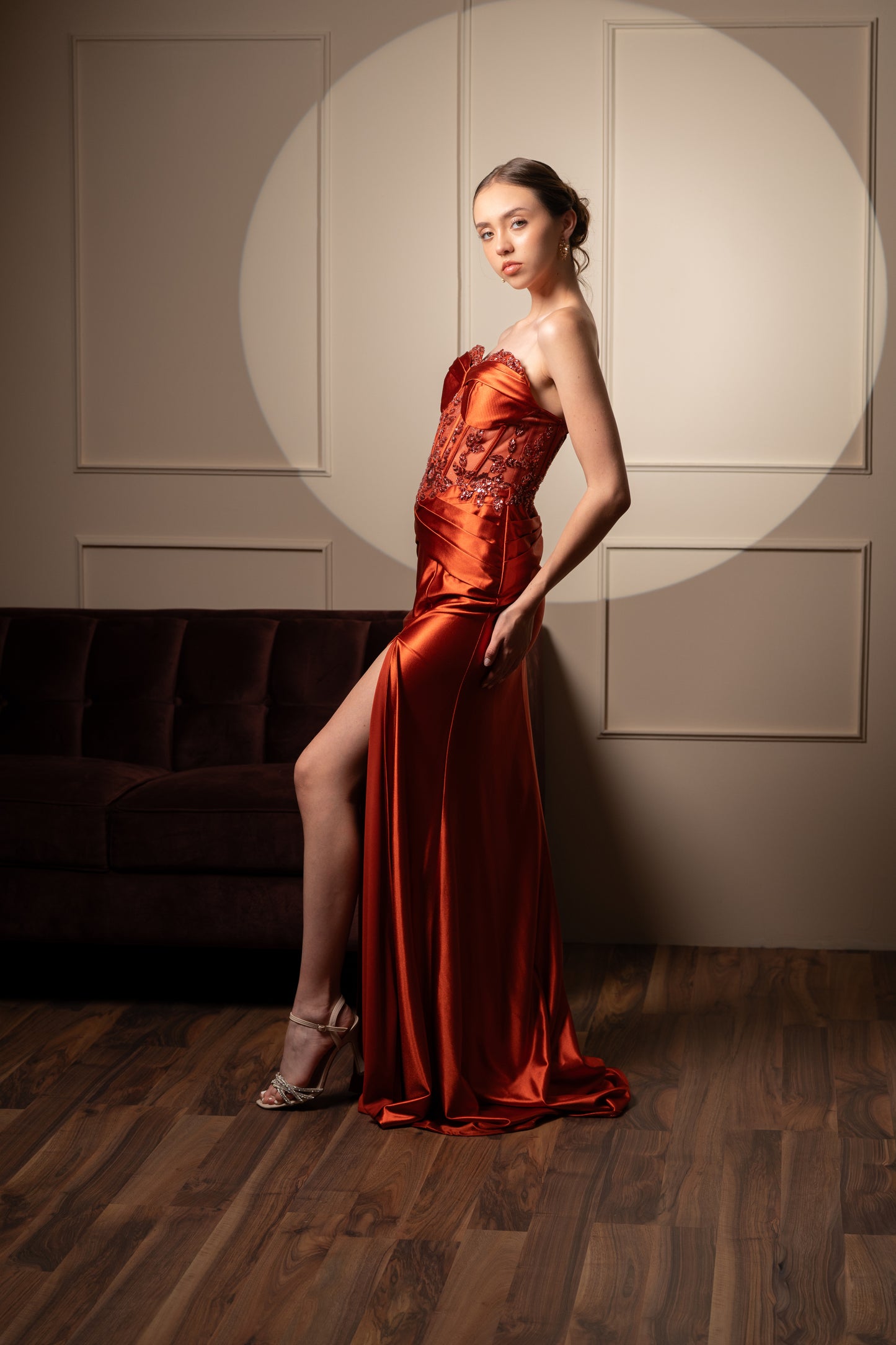 Vestido Straple Detalle En Corset Falda Lisa