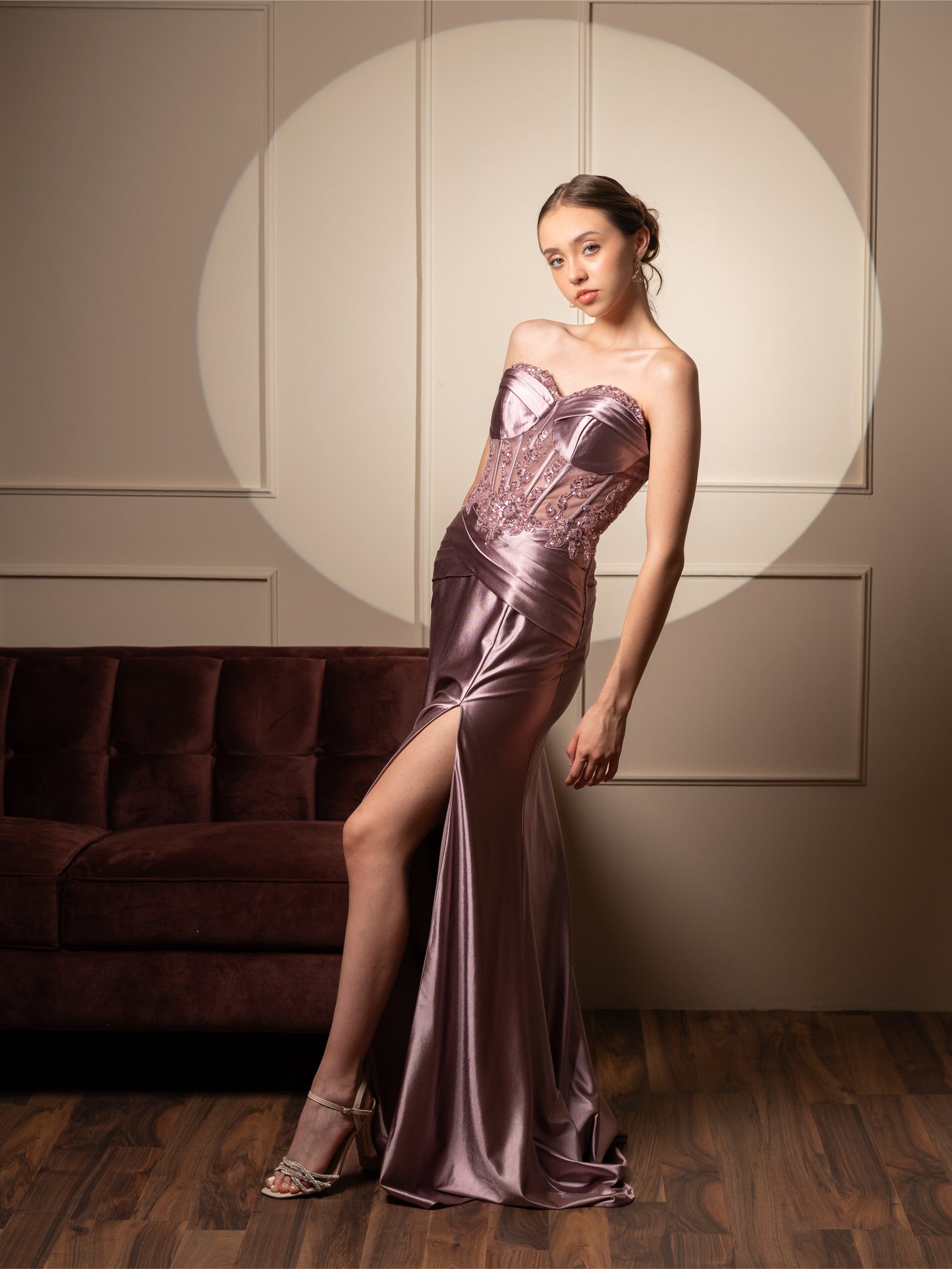 Vestido Straple Detalle En Corset Falda Lisa