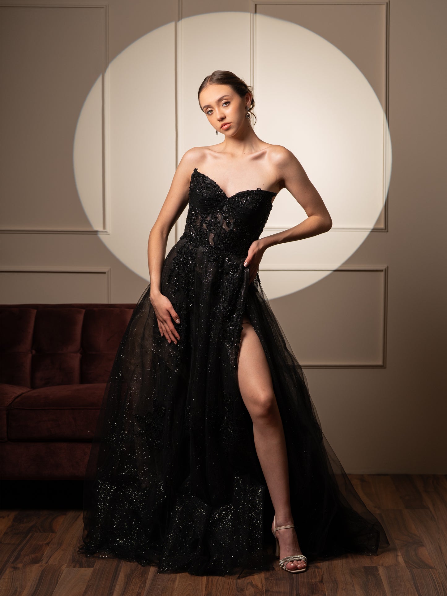 Vestido Negro Corte A Con Detalles Y Brillos