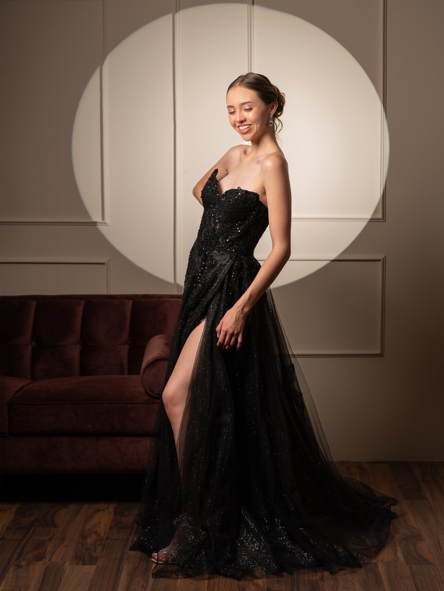Vestido Negro Corte A Con Detalles Y Brillos