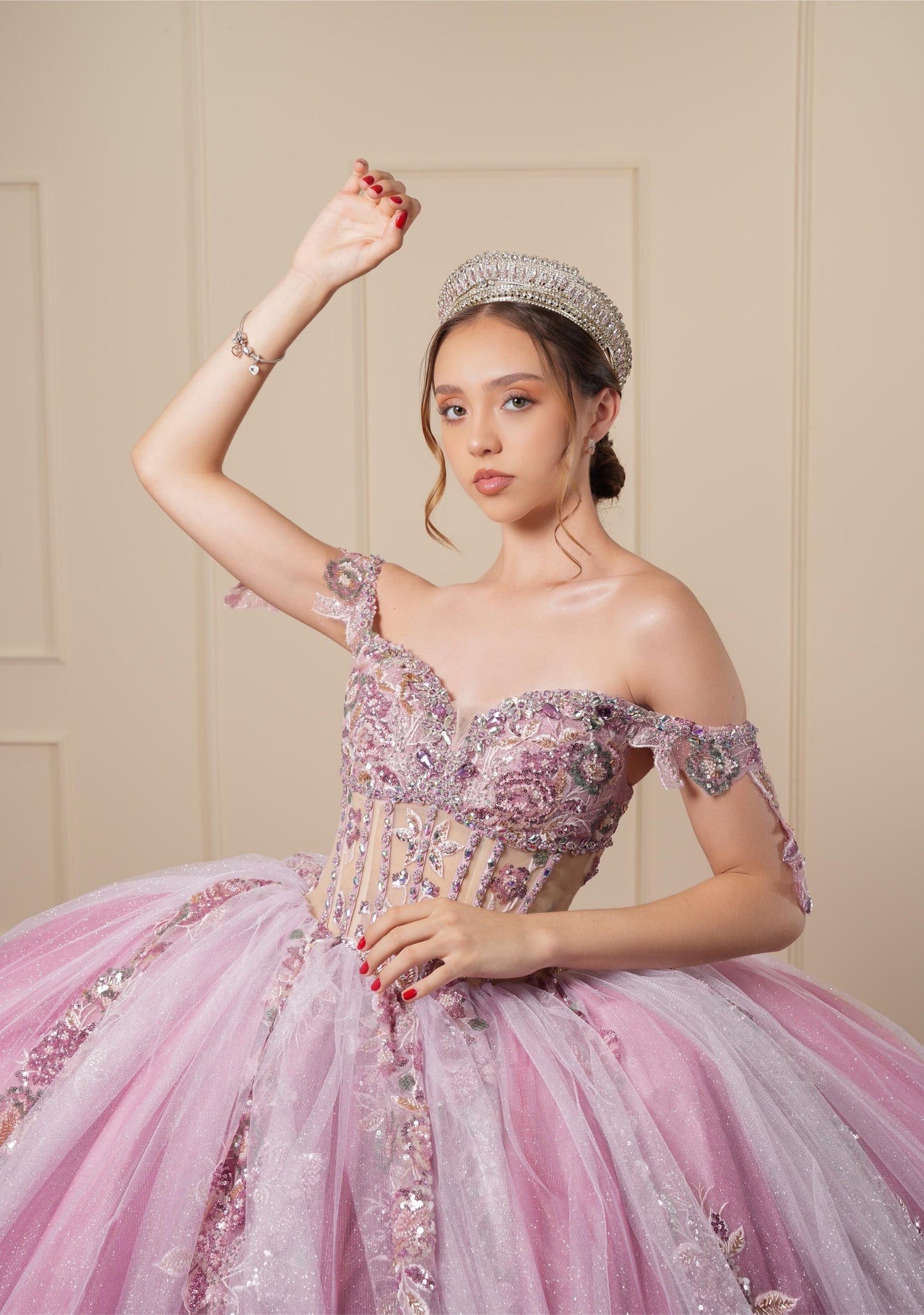 Vestido de XV Años Rosa Pedrería Tornasol en Corset con Moño Brillosos