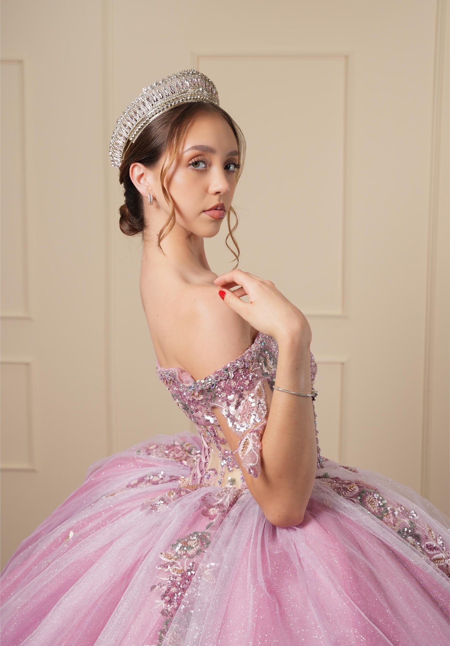 Vestido de XV Años Rosa Pedrería Tornasol en Corset con Moño Brillosos