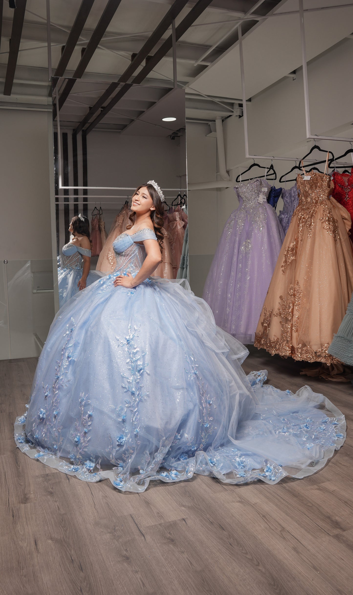 Vestido XV Años Azul Cielo Encaje Flores Manga Campesinas Piedras Pecho