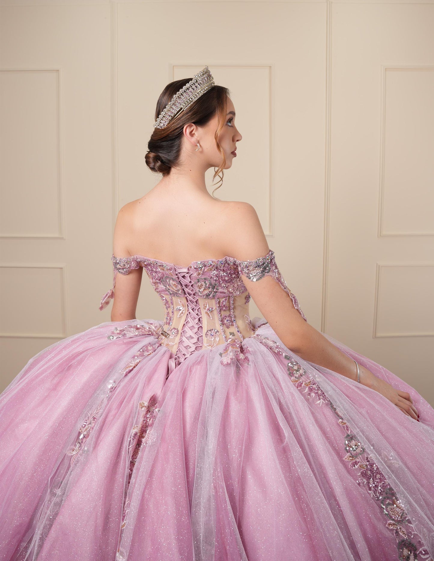 Vestido de XV Años Rosa Pedrería Tornasol en Corset con Moño Brillosos