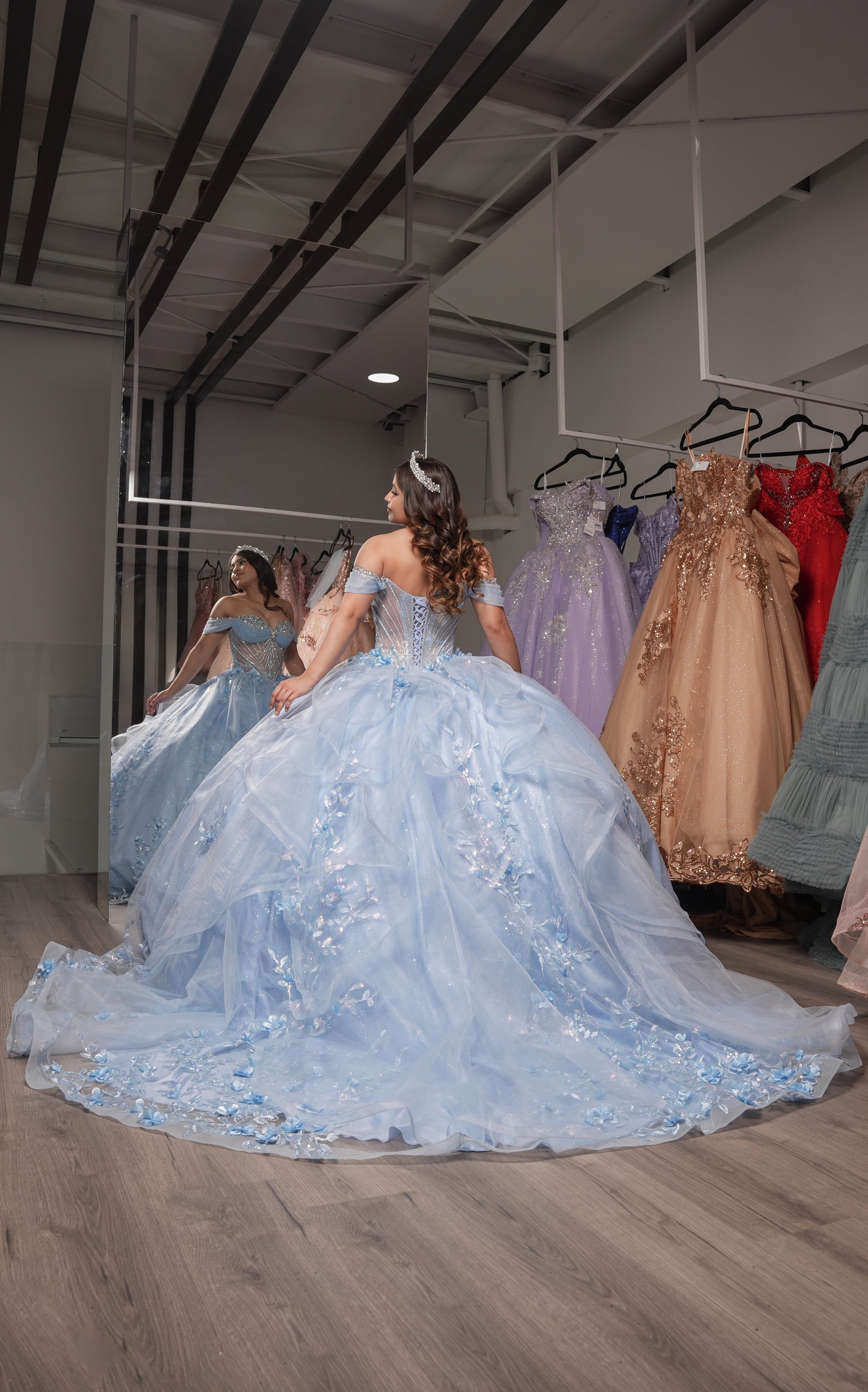 Vestido XV Años Azul Cielo Encaje Flores Manga Campesinas Piedras Pecho
