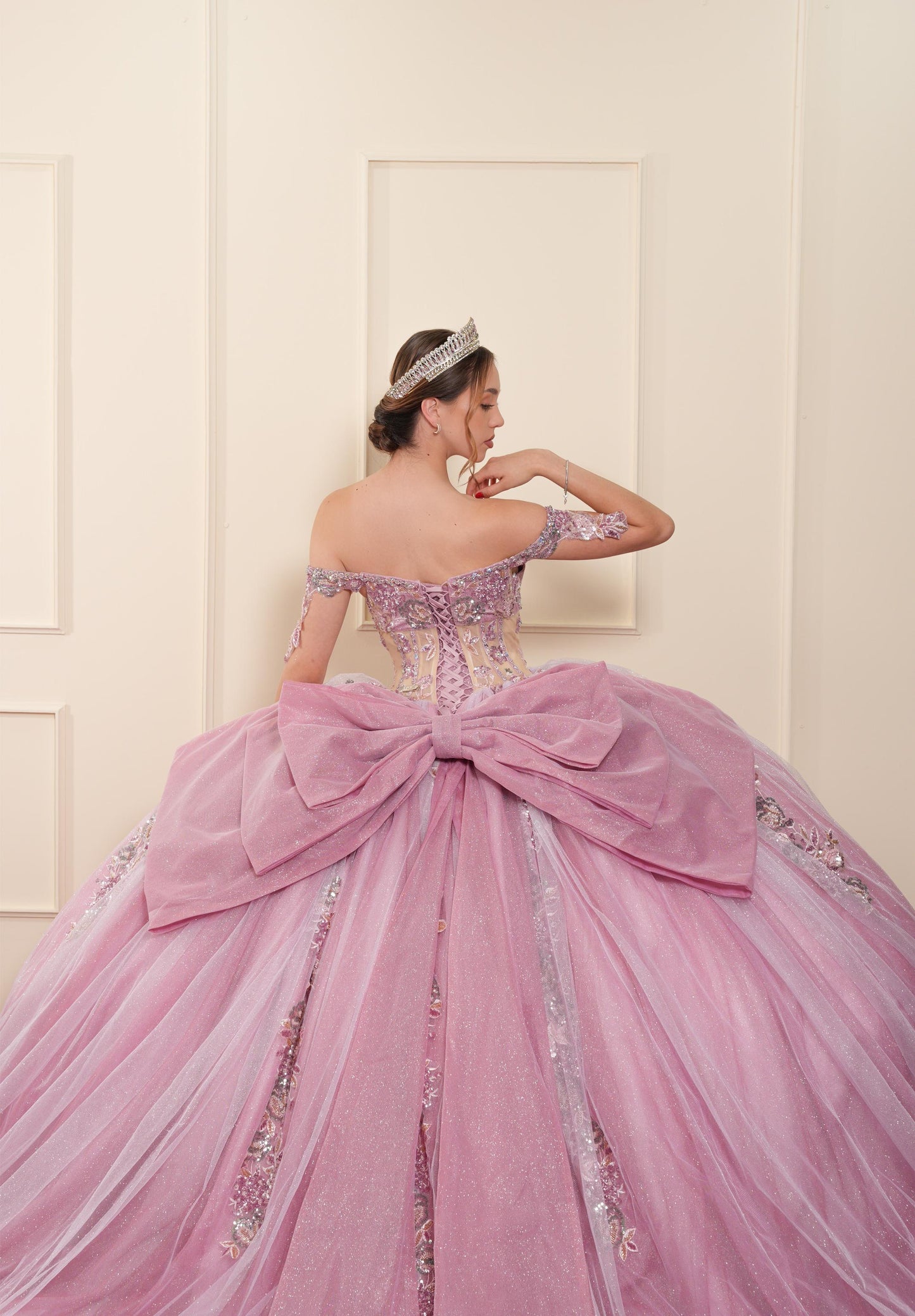 Vestido de XV Años Rosa Pedrería Tornasol en Corset con Moño Brillosos