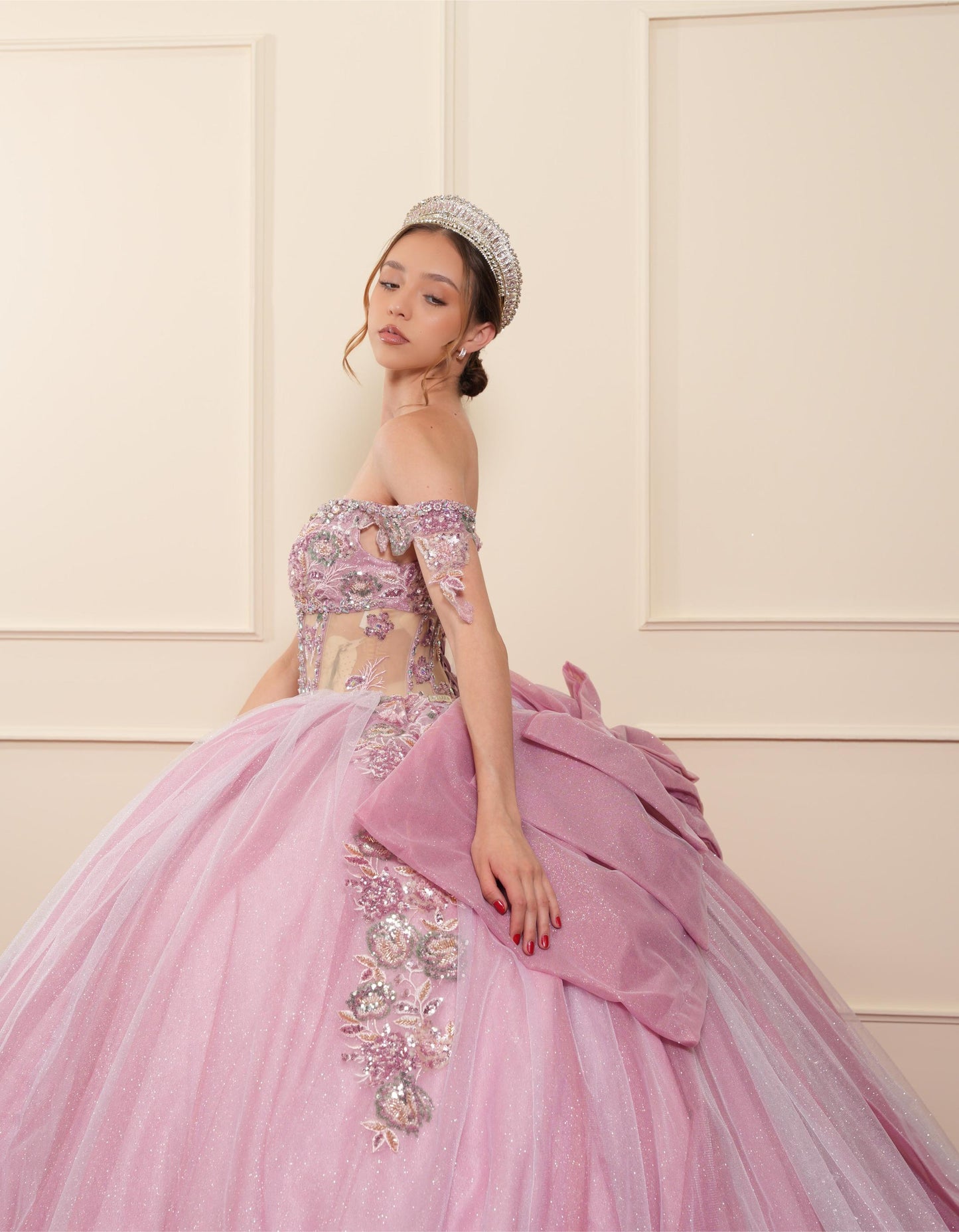 Vestido de XV Años Rosa Pedrería Tornasol en Corset con Moño Brillosos