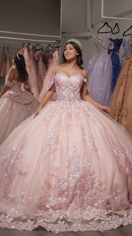 Vestido de XV Años Rosa Palo Flores Bordadas Mangas Campesinas (Renta)