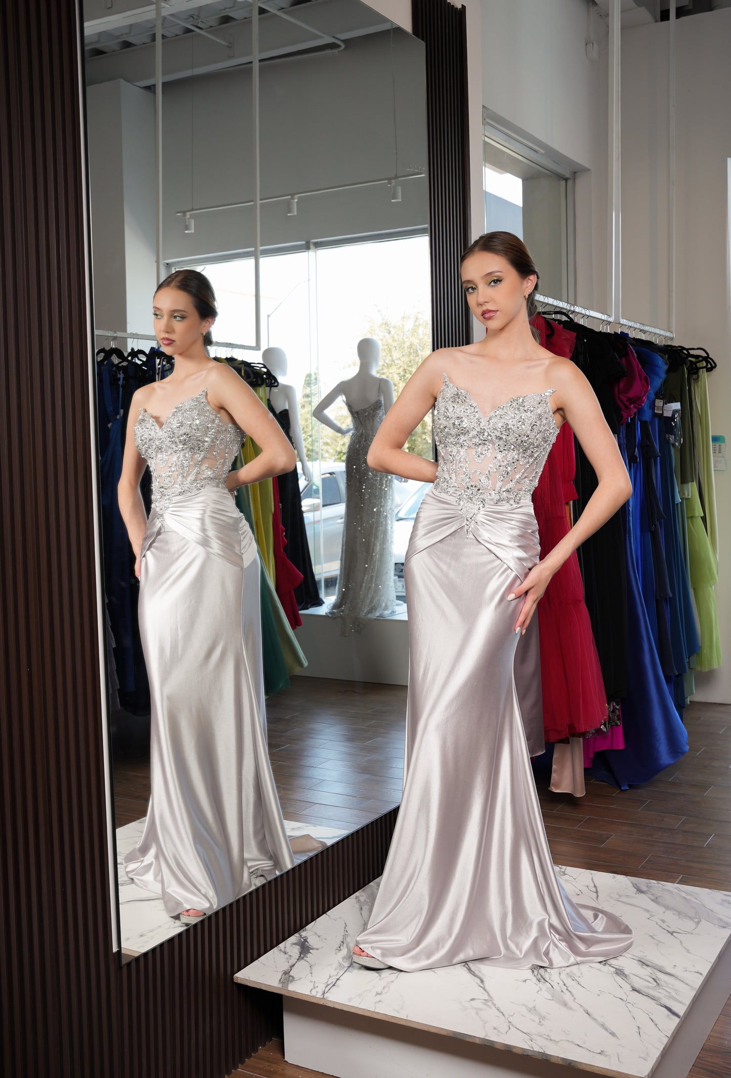 Vestido Plateado Satin Con Detalles En Corset