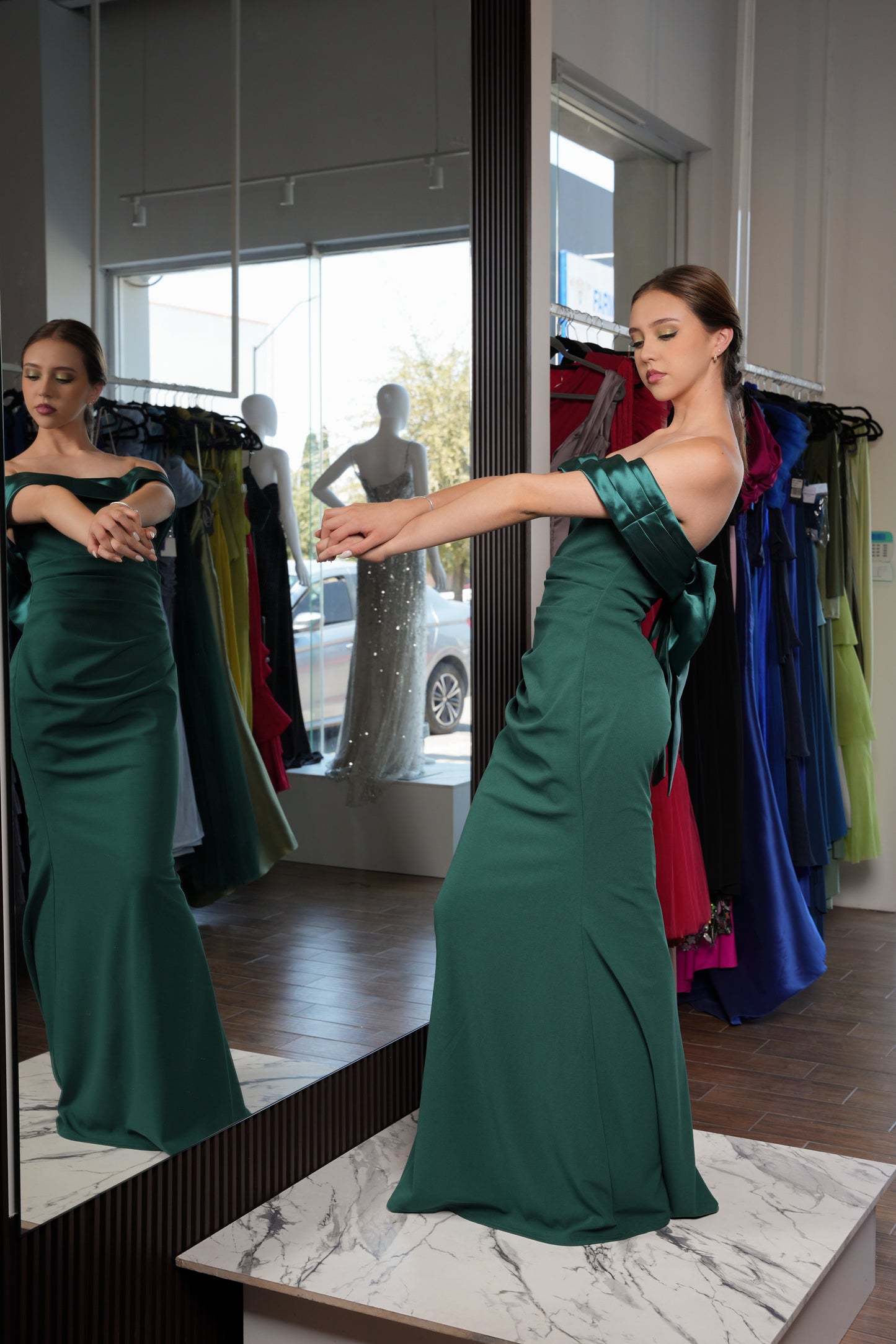 Vestido Liso Manga Caida Moño