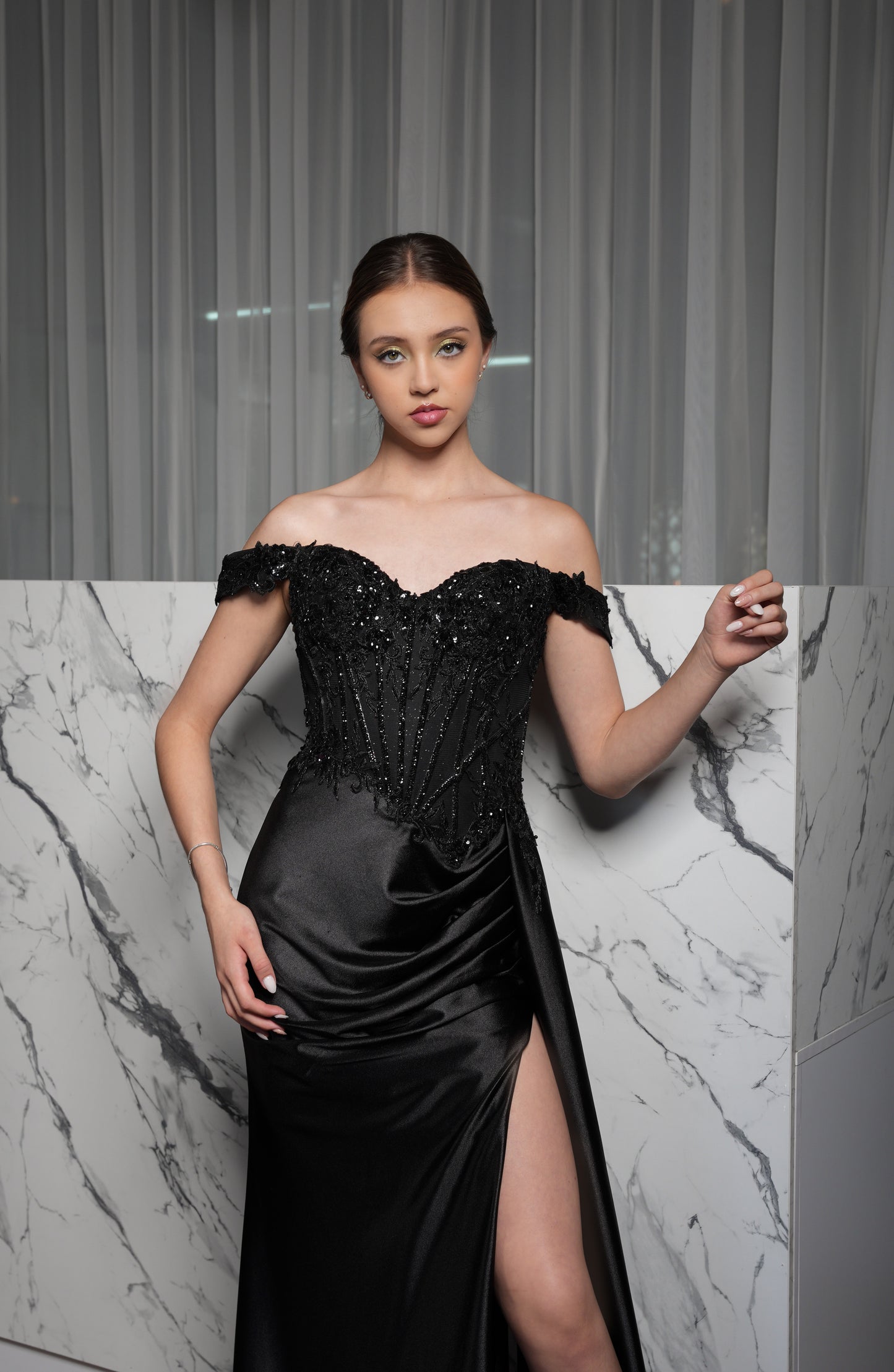 Vestido Negro Manga Caida Detalles En Corset
