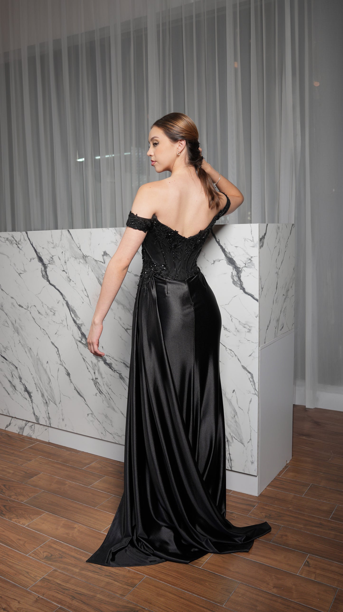 Vestido Negro Manga Caida Detalles En Corset