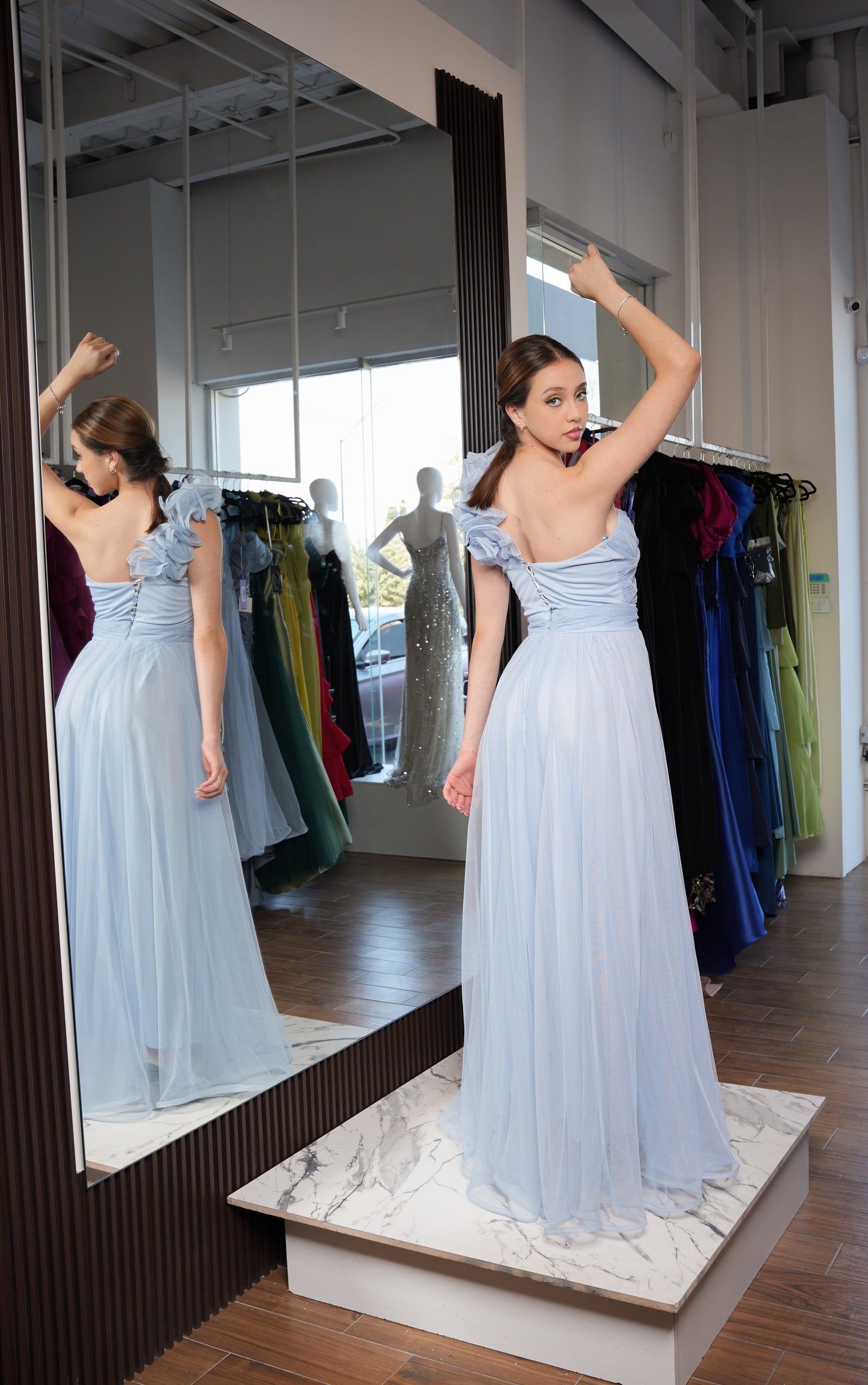 Vestido Azul Cielo Un Tirante Escote Corazon Con Velo