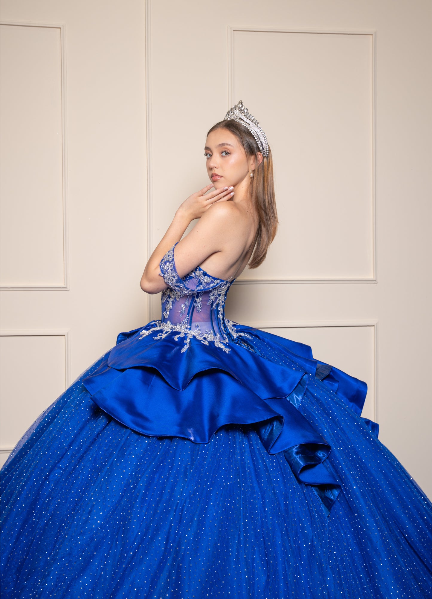 Vestidos de XV Años Azul Rey con Pedrería Plateada Moño de Satin