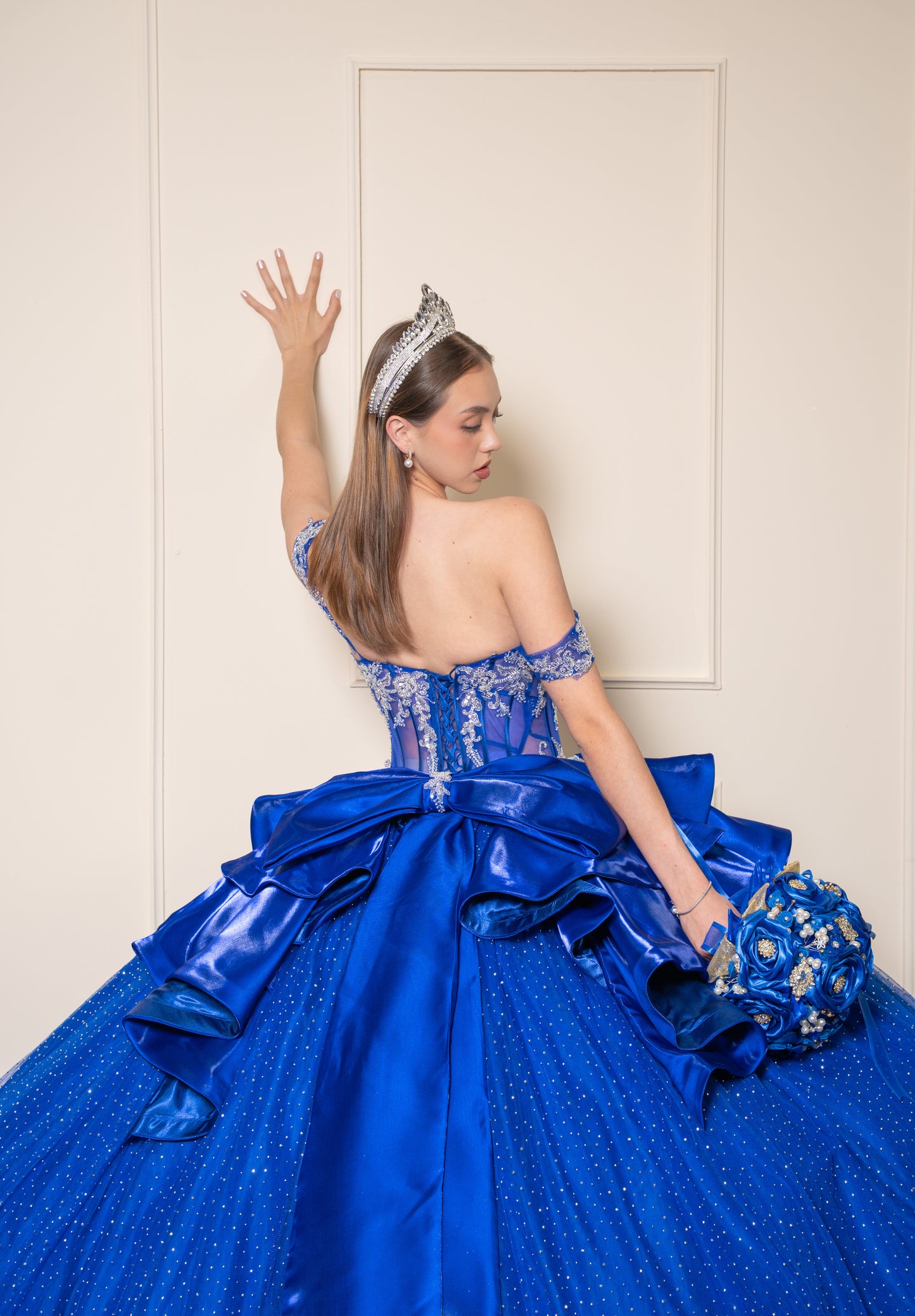 Vestidos de XV Años Azul Rey con Pedrería Plateada Moño de Satin