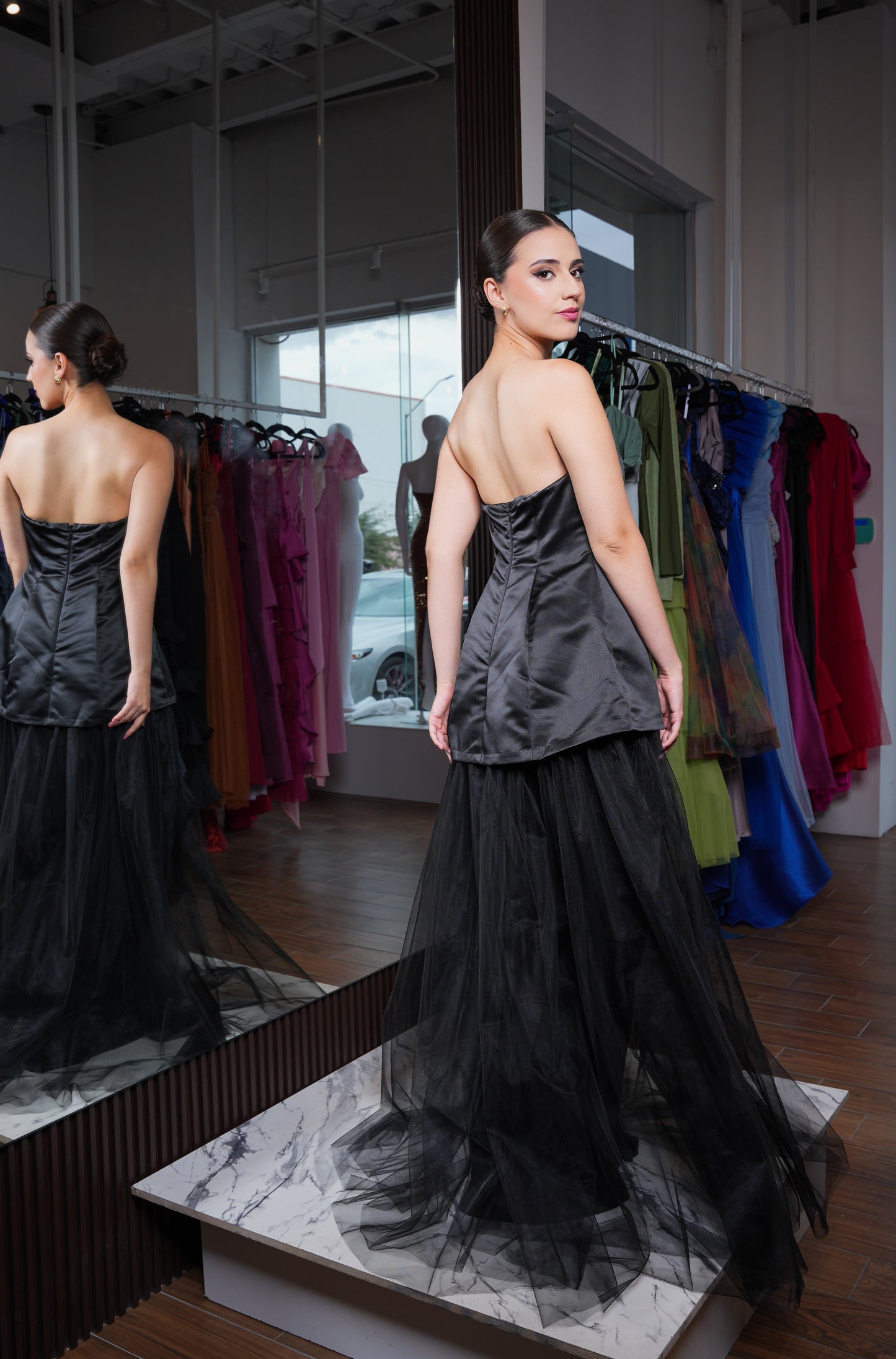 Vestido Negro Straple Corset con Olan