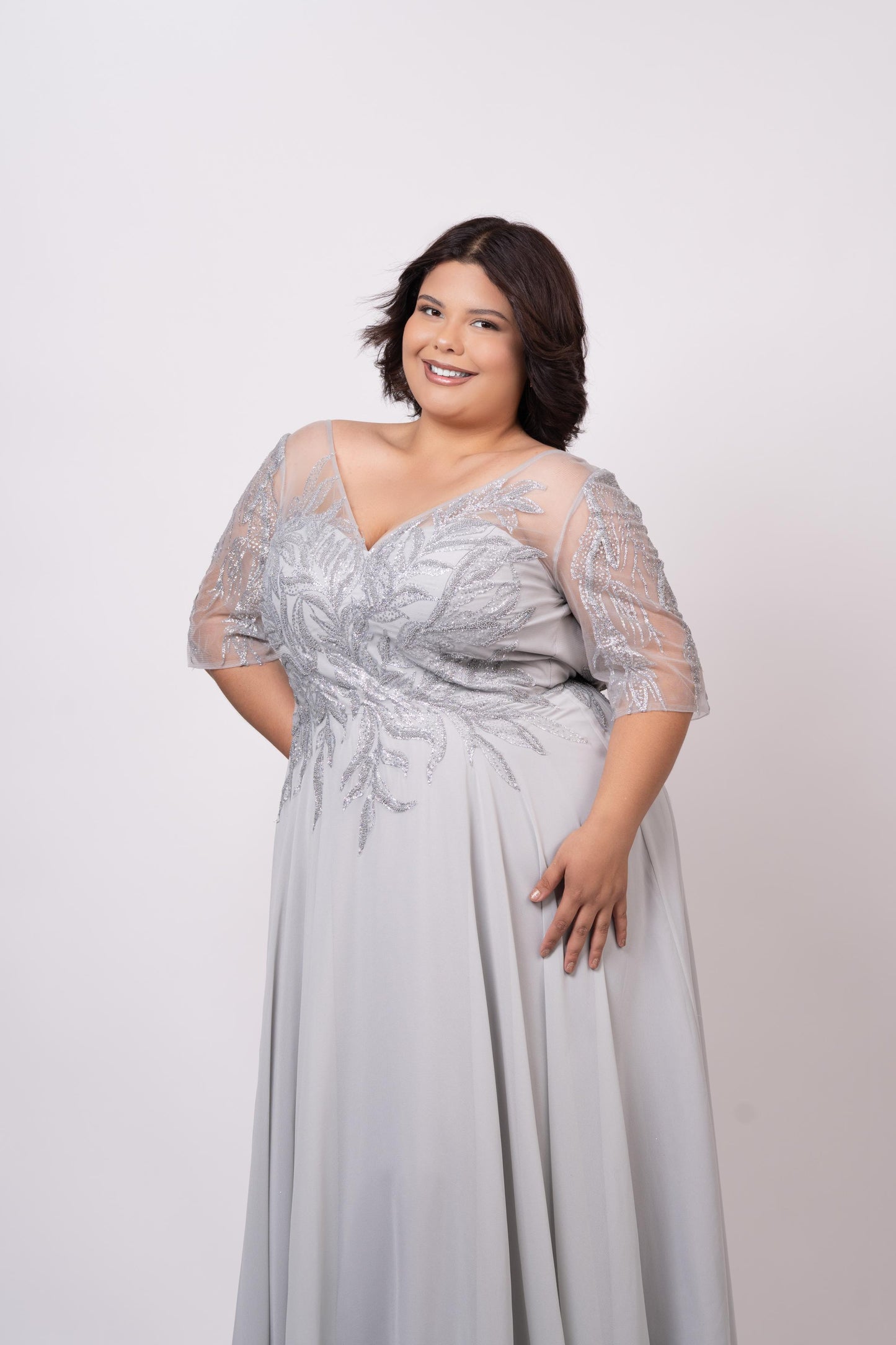 Vestido Plata Corte A Detalle En Abdomen Y Manga 3/4