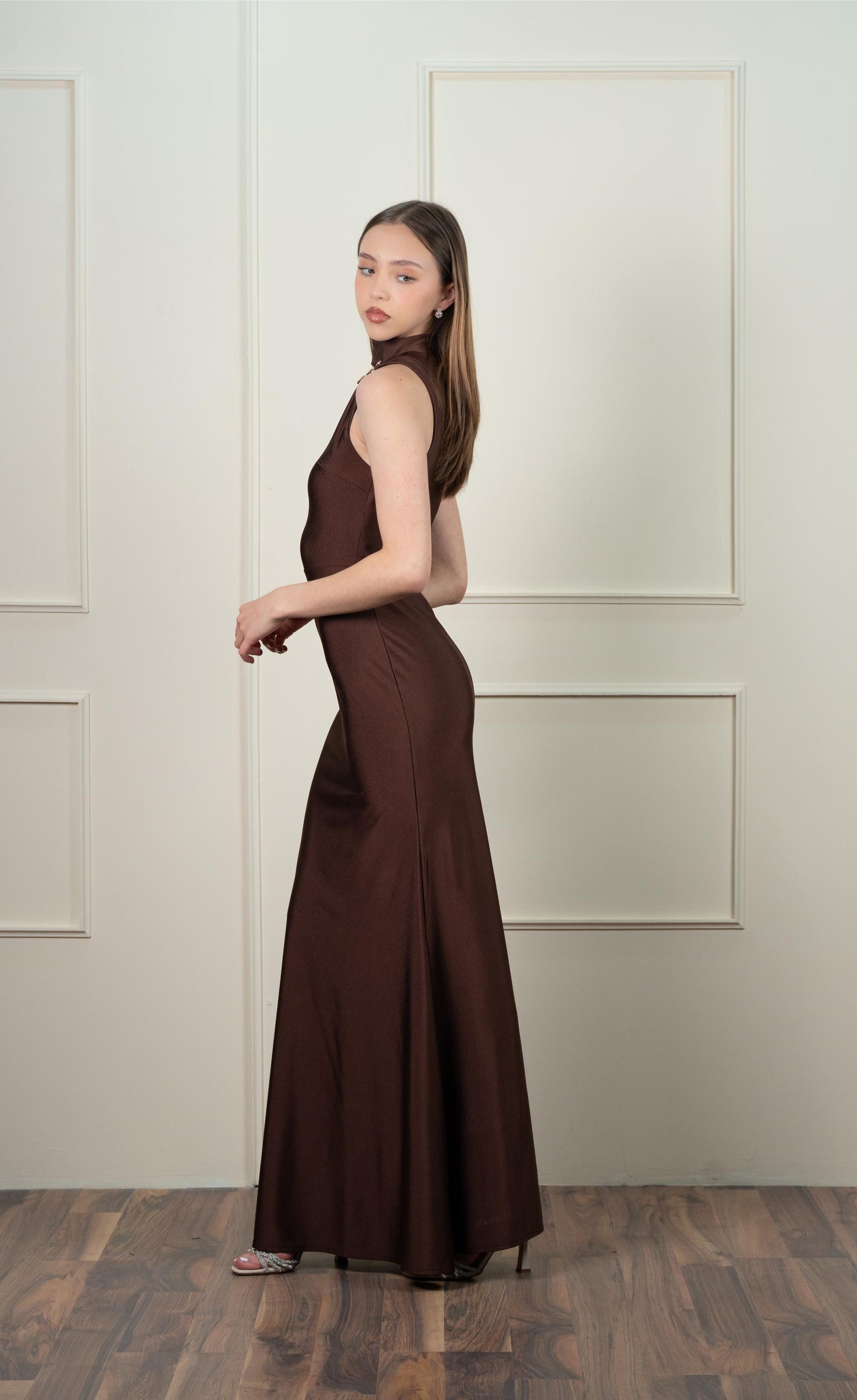 Vestido Cafe un Tirante Diseño Dorado en Tirante