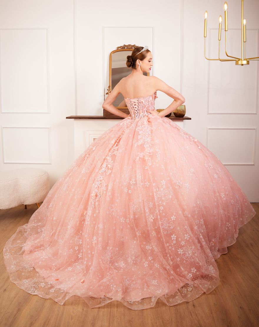 Vestido de XV Años Rosa Bordado Y Glitter De Flores Strapless