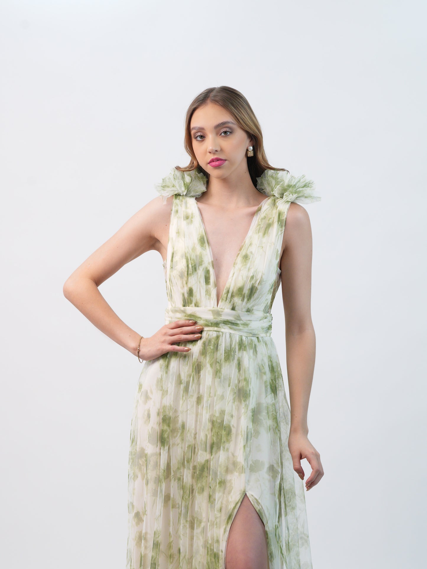 Vestido Verde Con Blanco Flor En Hombros