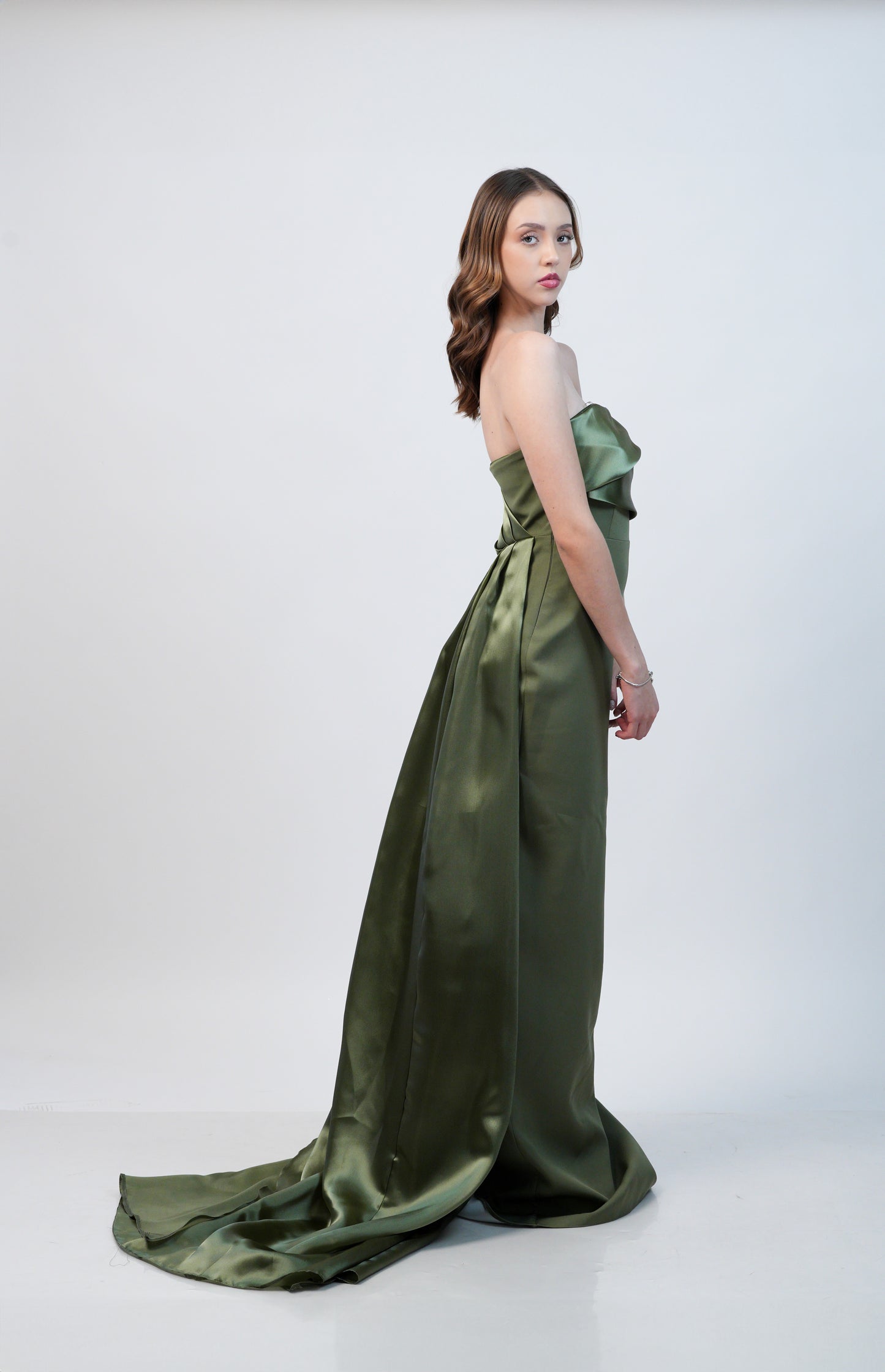 Vestido Verde Olivo Straple Estola Atras