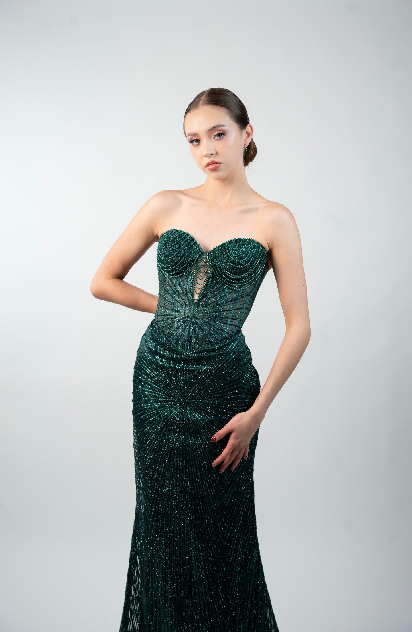 Vestido Verde Esmeralda Straple Brilloso Cadenas en Copas