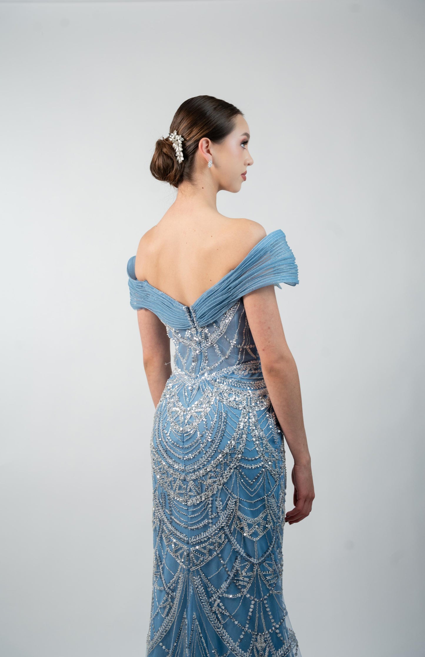 Vestido Azul Straple Manga Caida Pedrería  Plateada Detalle De Flor