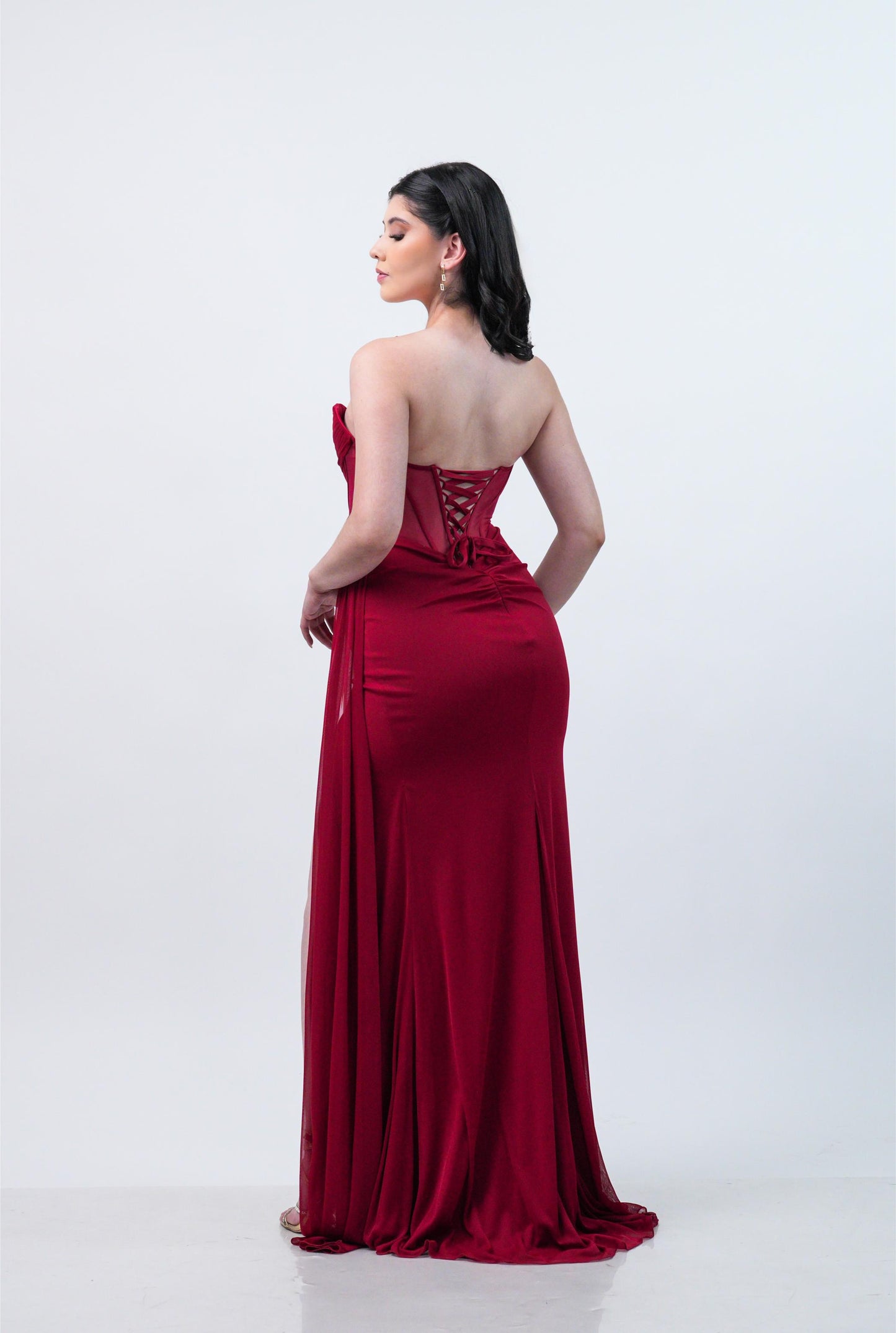 Vestido Vino Straple Corrugado En Abdomen Y Banda