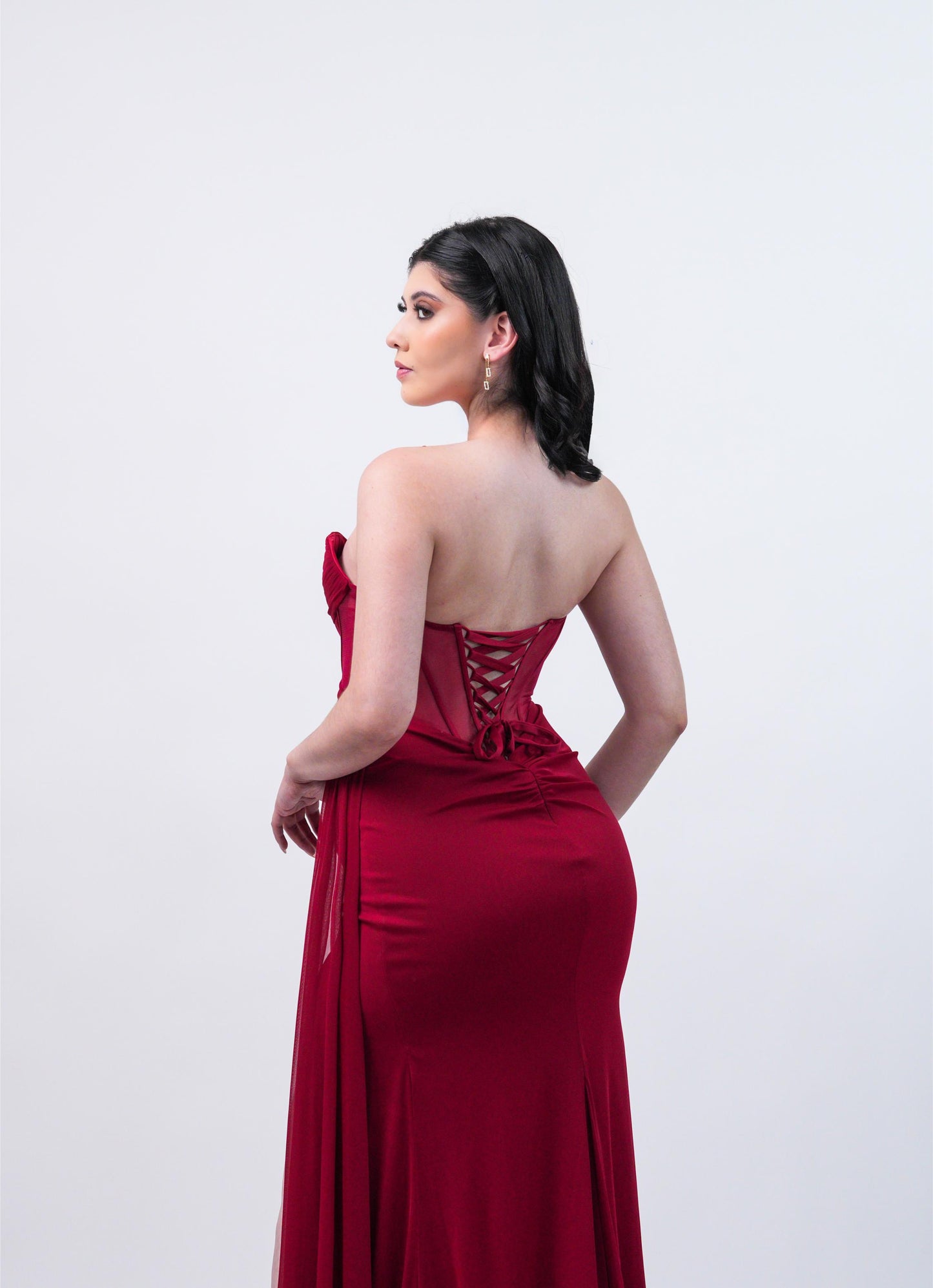 Vestido Vino Straple Corrugado En Abdomen Y Banda