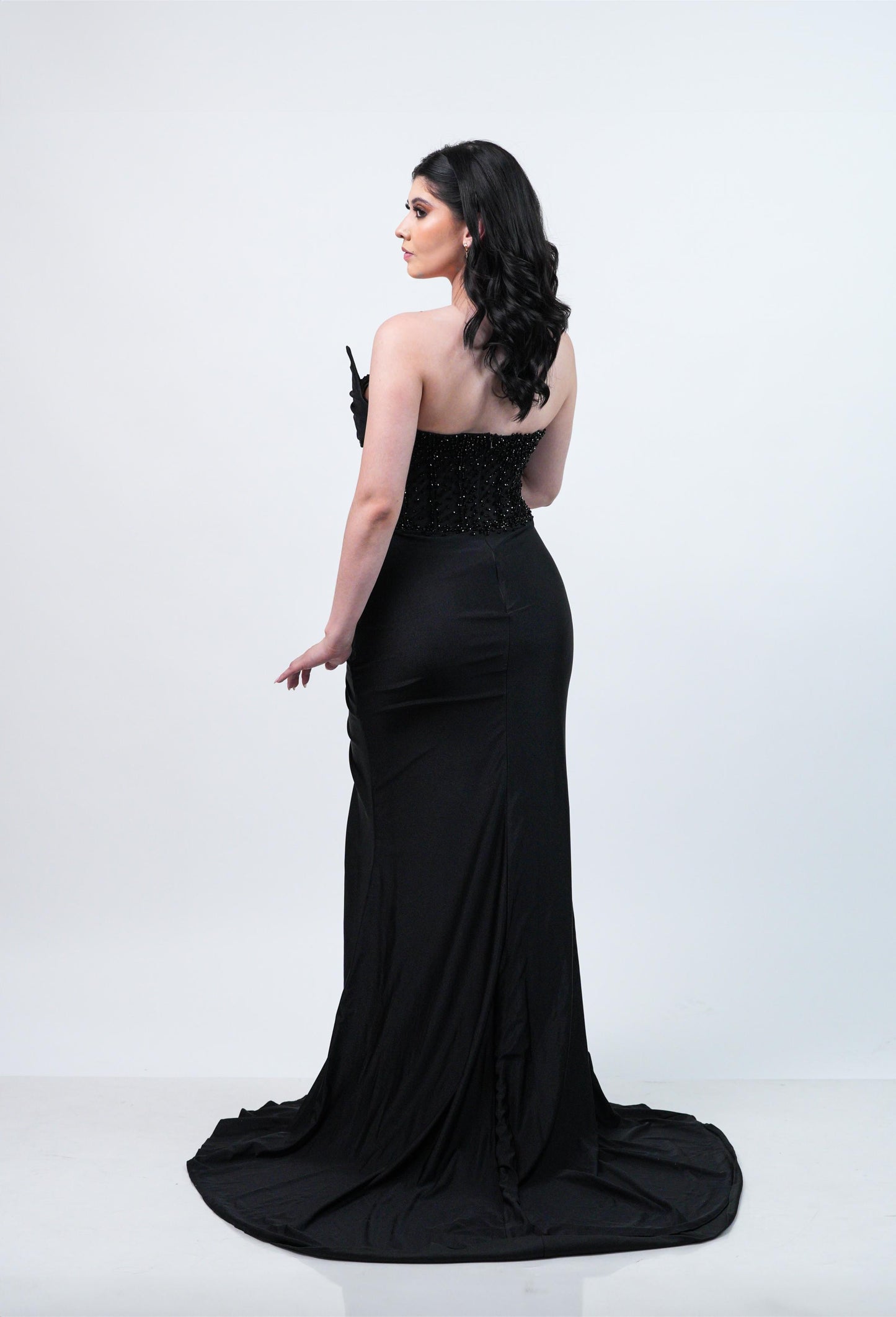 Vestido Negro Straple Piedras En Corset Corrugado