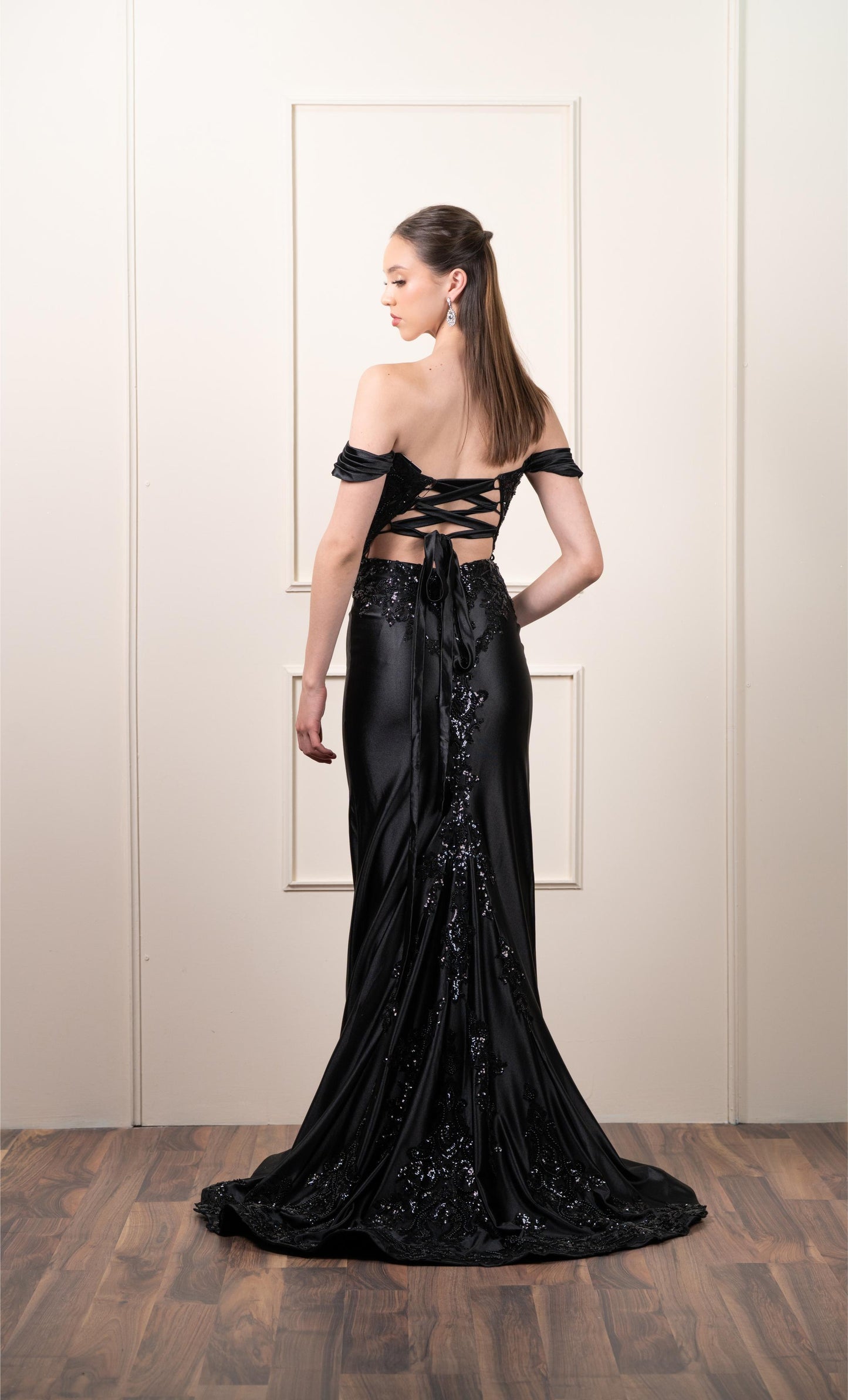 Vestido Negro Manga Caida Diseño En Corset