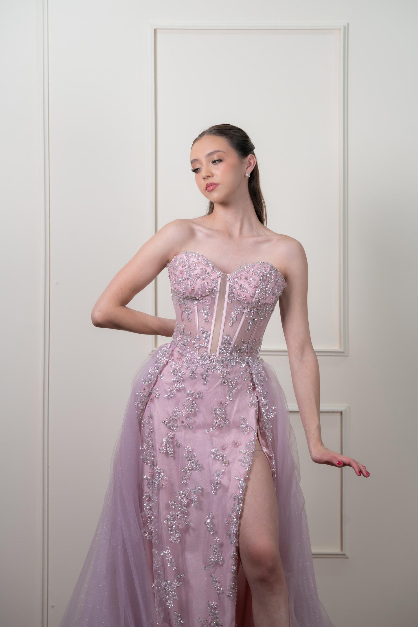 Vestido Rosa Straple Pedreria Flores Y Capa