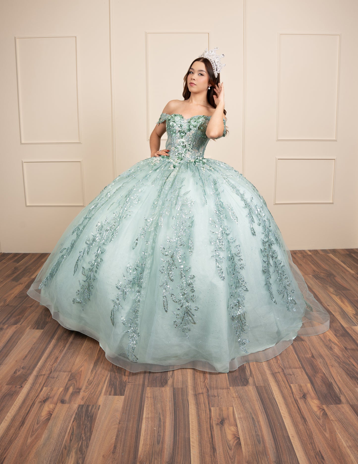 Vestido de XV Años Verde Menta Glitter Con Manga Caída