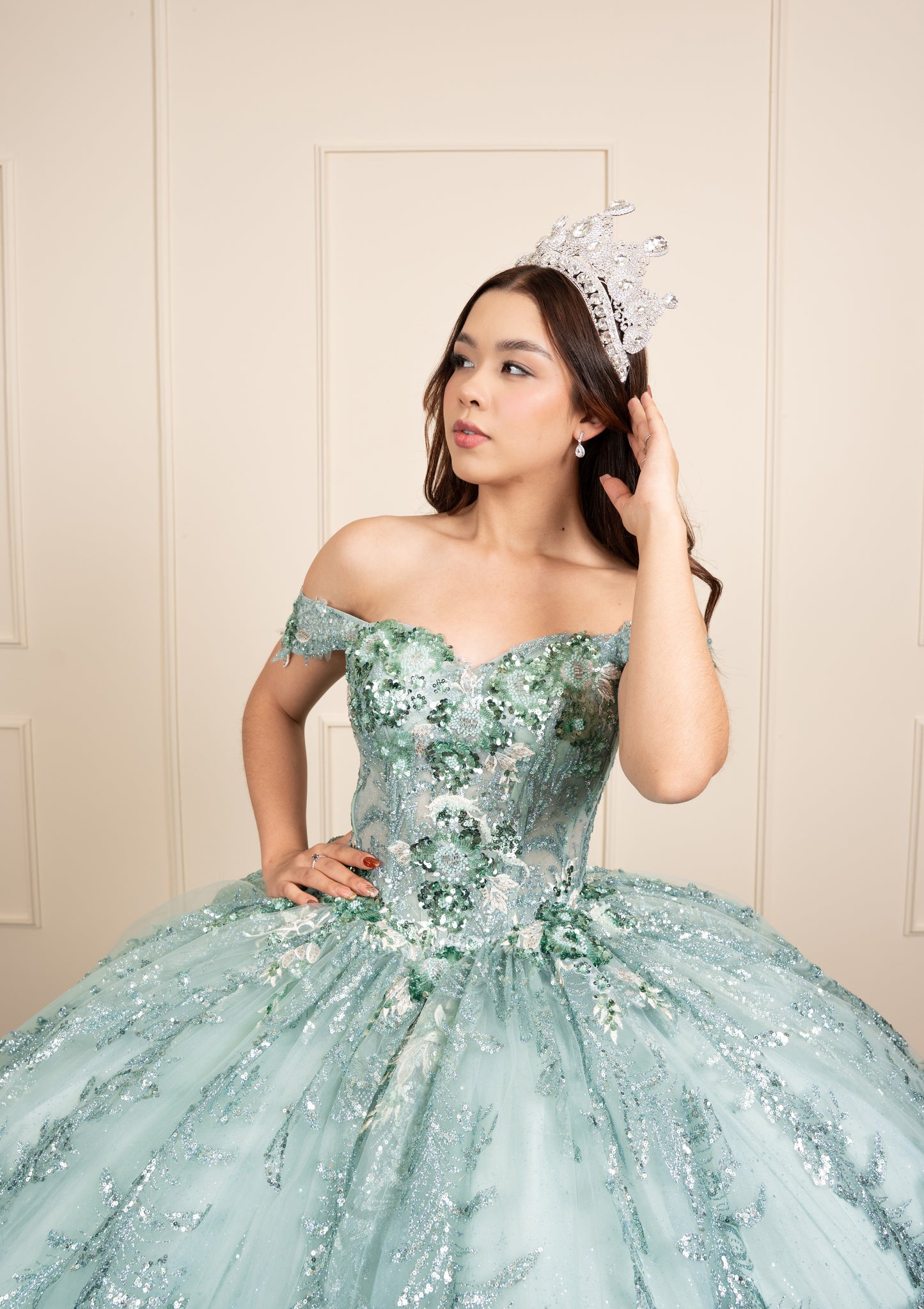 Vestido de XV Años Verde Menta Glitter Con Manga Caída